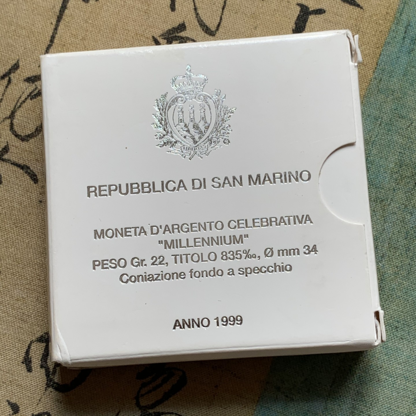 《竞宝斋》第79场-本周日，周一，周四3场拍卖（全场不限金额包邮） 原盒证书 圣马力诺 1999年 千禧年纪念 10000里拉 精制大银币 稀少