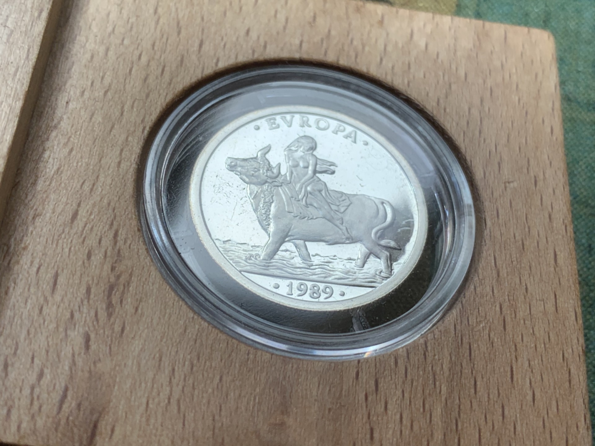 《竞宝斋》第79场-本周日，周一，周四3场拍卖（全场不限金额包邮） 原盒证书 西班牙1989年 骑牛 1ECU 精制银币 6.72克