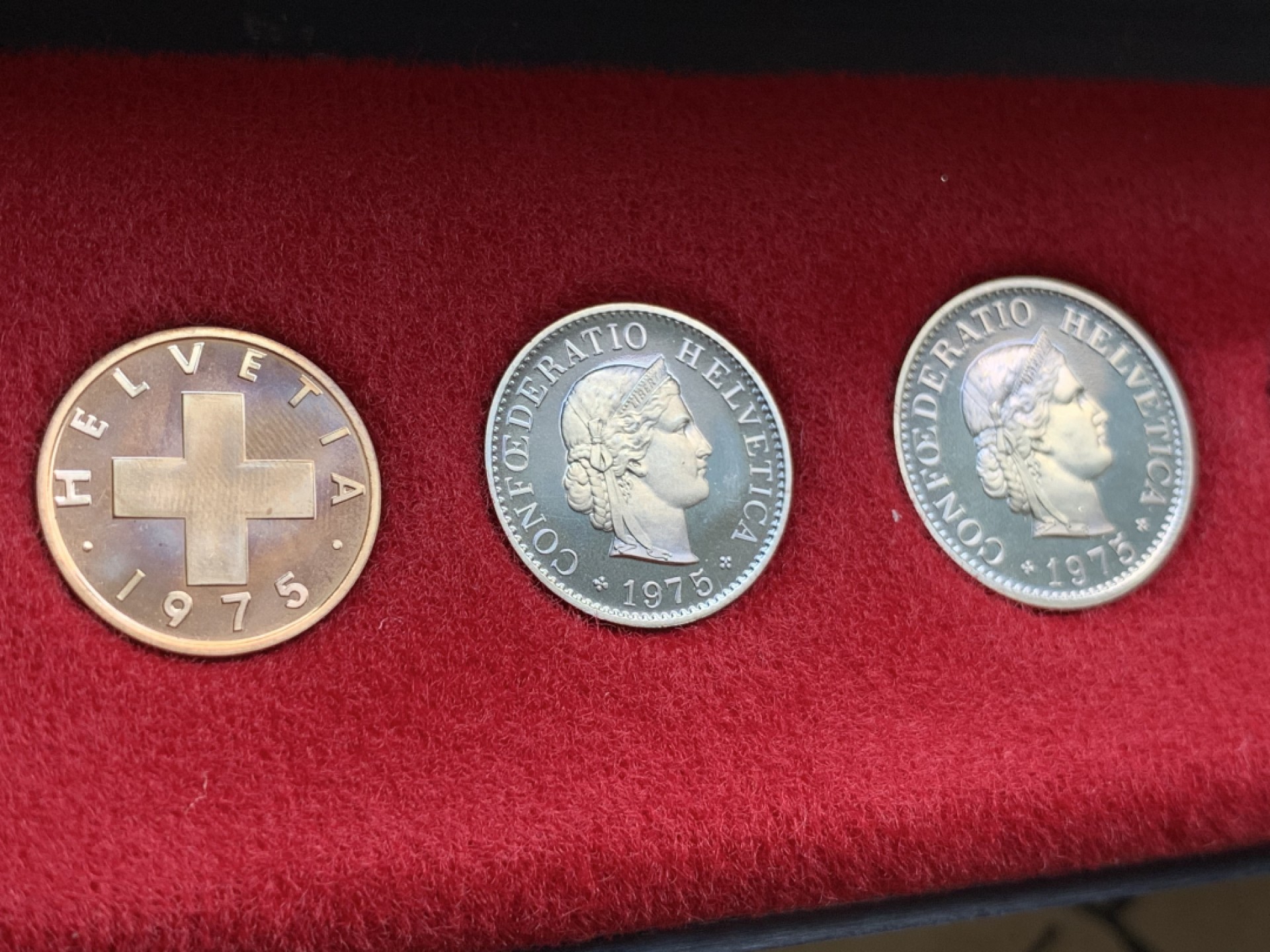 《竞宝斋》第79场-本周日，周一，周四3场拍卖（全场不限金额包邮） 原装 瑞士1975年 早期长盒装 八枚套 精制币 最大面值5法郎 非常少见