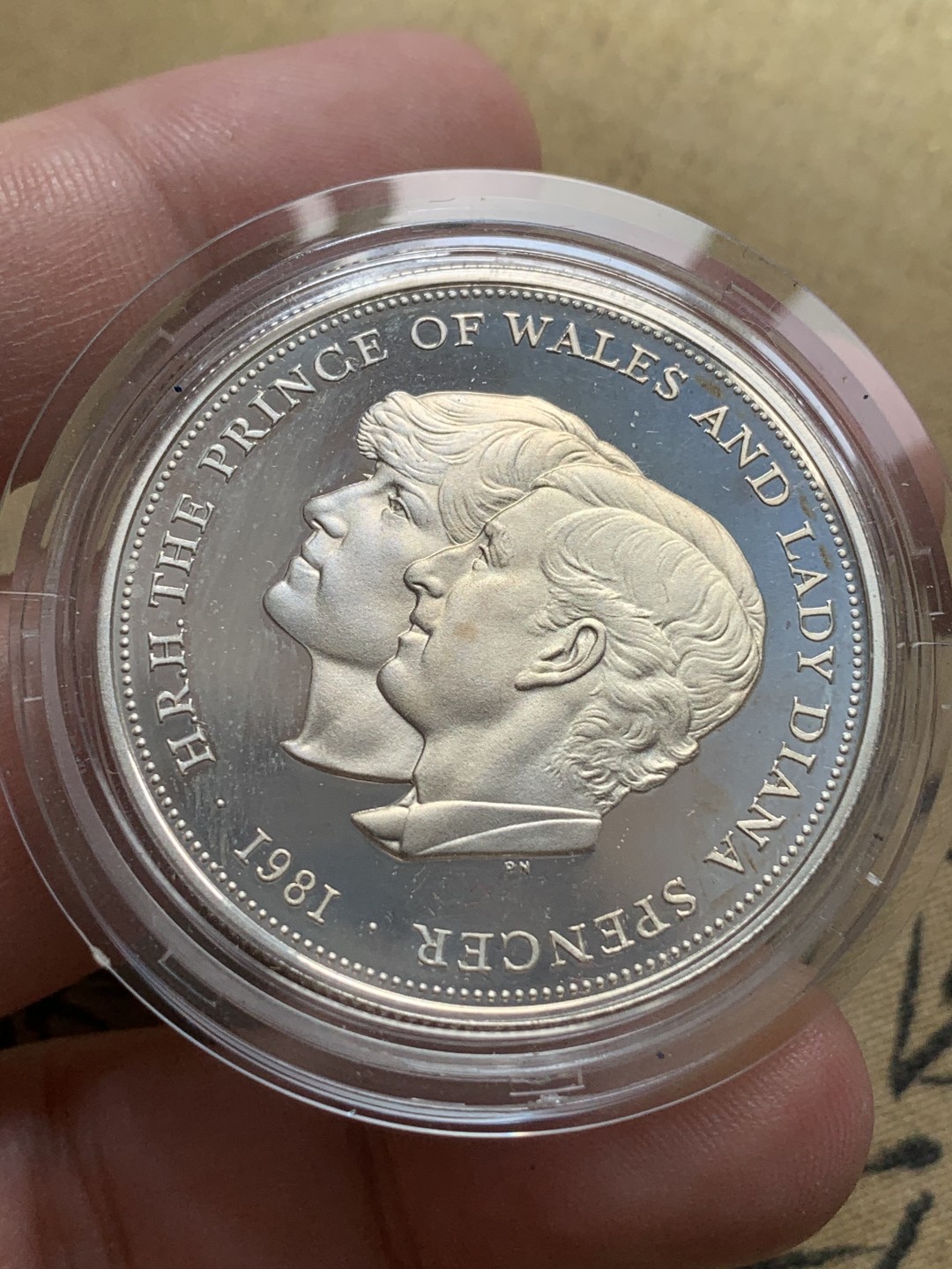 《竞宝斋》第79场-本周日，周一，周四3场拍卖（全场不限金额包邮） 原盒 英国1981年 戴安娜婚礼 精制克朗 大银币 