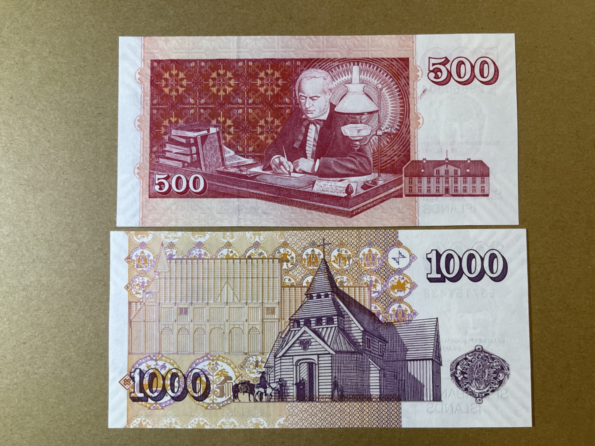 《张总收藏》66期——初版首发 冰岛500、1000克朗2张 UNC 2001年版