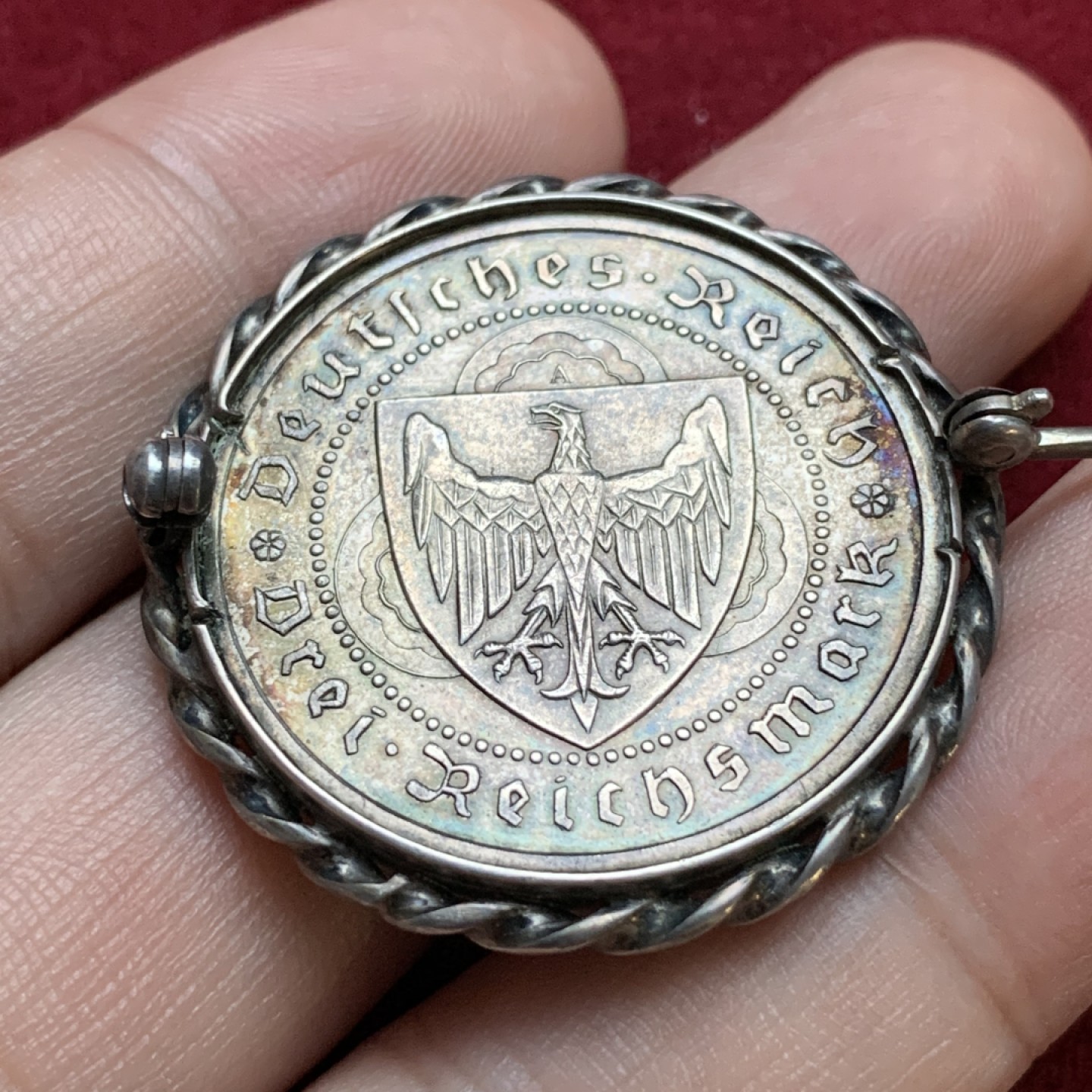 《竞宝斋》第79场-本周日，周一，周四3场拍卖（全场不限金额包邮） 德国魏玛 1930年瓦尔特逝世纪念 3马克 带胸针环 老包浆 非常漂亮