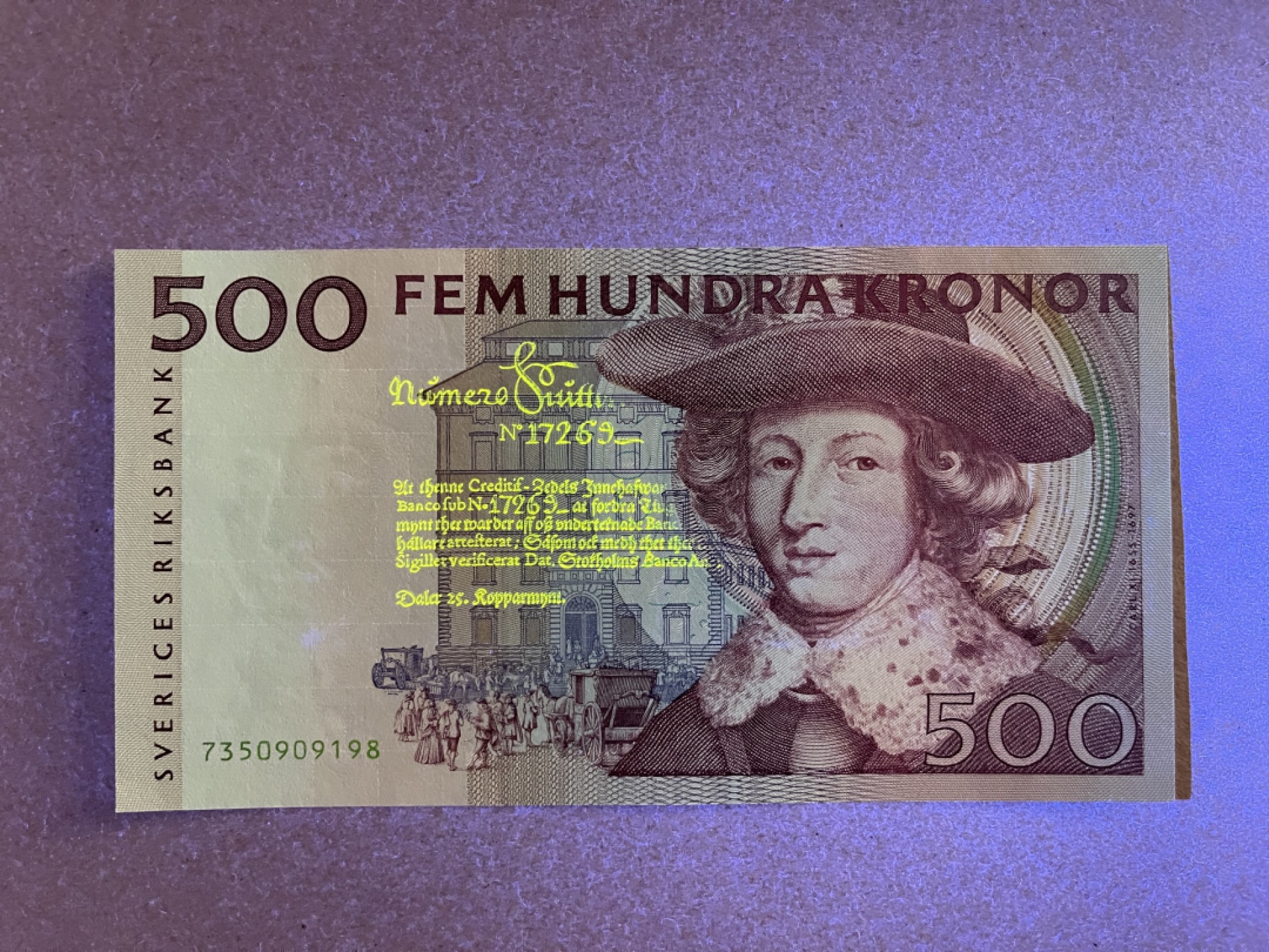《张总收藏》66期——初版首发 瑞典500克朗 UNC- 1997年初版 红卡尔 局部有荧光