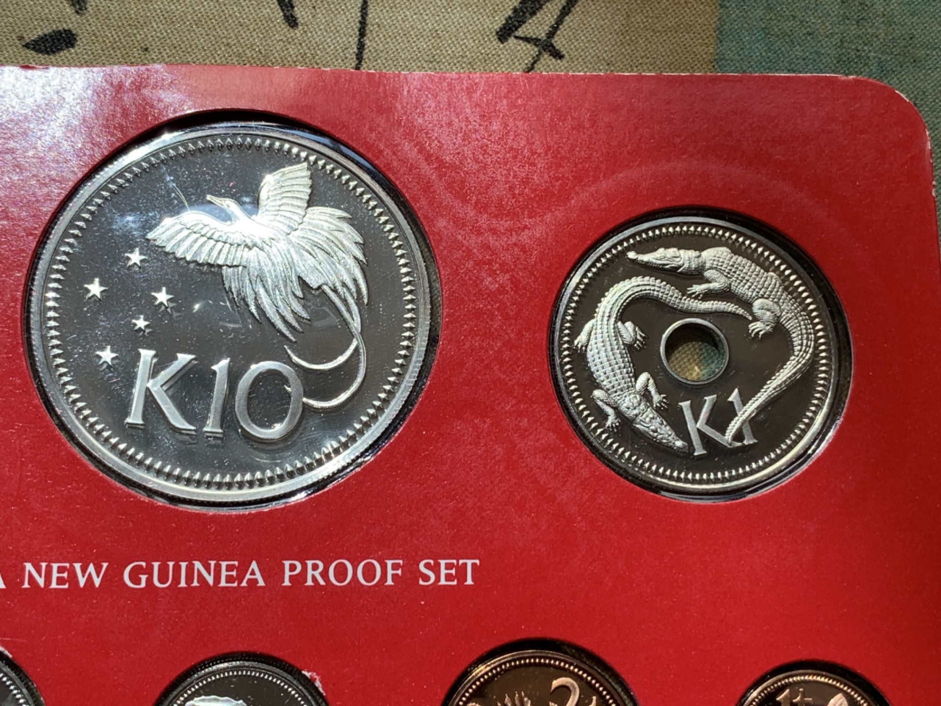 《竞宝斋》第79场-本周日，周一，周四3场拍卖（全场不限金额包邮） 巴布亚新几内亚1976年精制套币含27.6克和41.6克大银币2枚