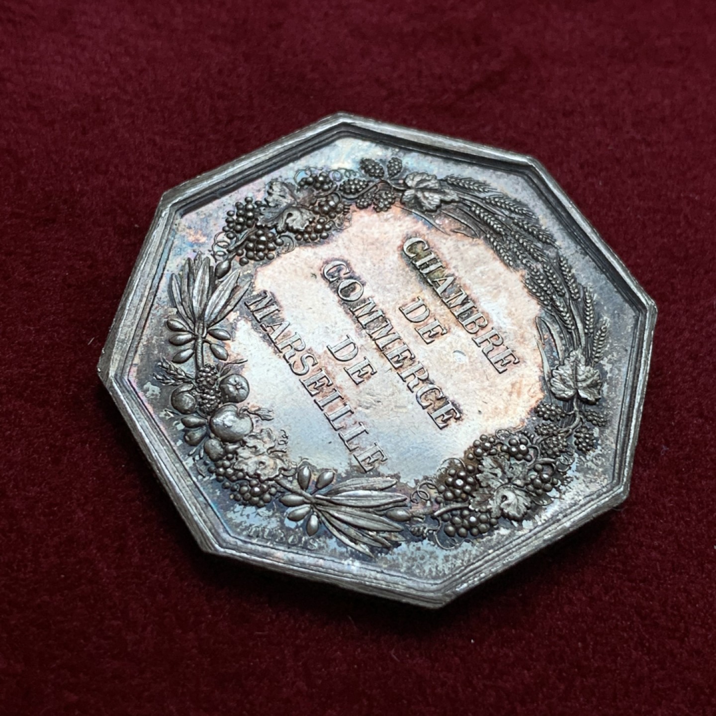 《竞宝斋》第79场-本周日，周一，周四3场拍卖（全场不限金额包邮） 法国1852年拿破仑三世 马赛商会 高浮雕 银制JETON代用币 大规格 好包浆 可以送评 对角37.8mm  18.8克