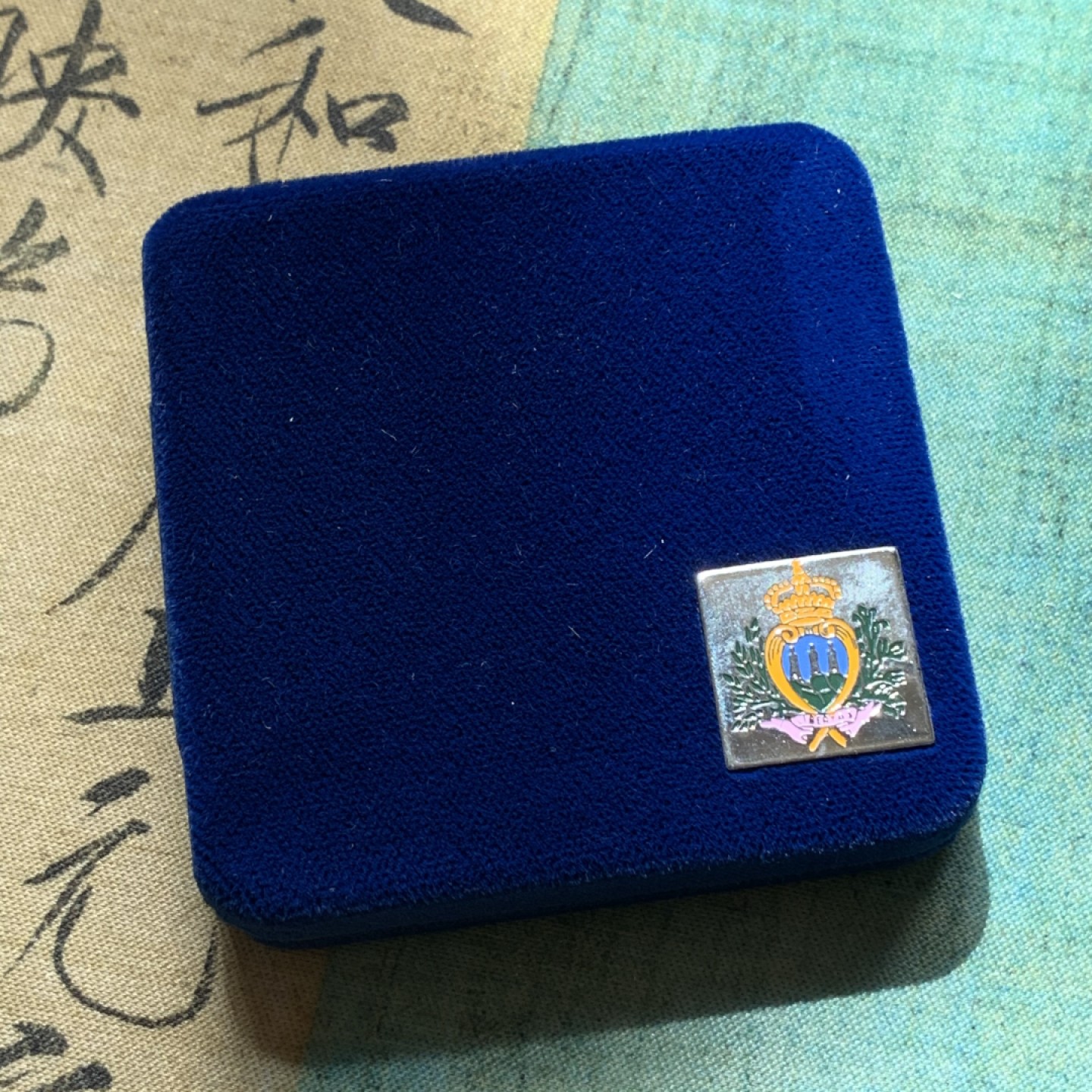 《竞宝斋》第79场-本周日，周一，周四3场拍卖（全场不限金额包邮） 原盒证书 圣马力诺 1999年 千禧年纪念 10000里拉 精制大银币 稀少