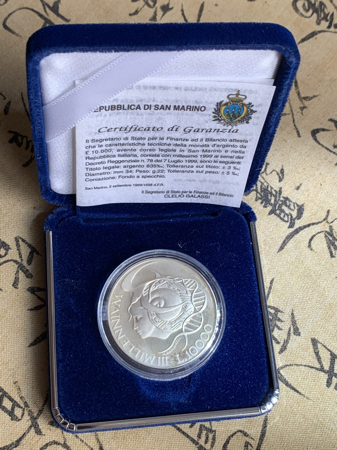 《竞宝斋》第79场-本周日，周一，周四3场拍卖（全场不限金额包邮） 原盒证书 圣马力诺 1999年 千禧年纪念 10000里拉 精制大银币 稀少