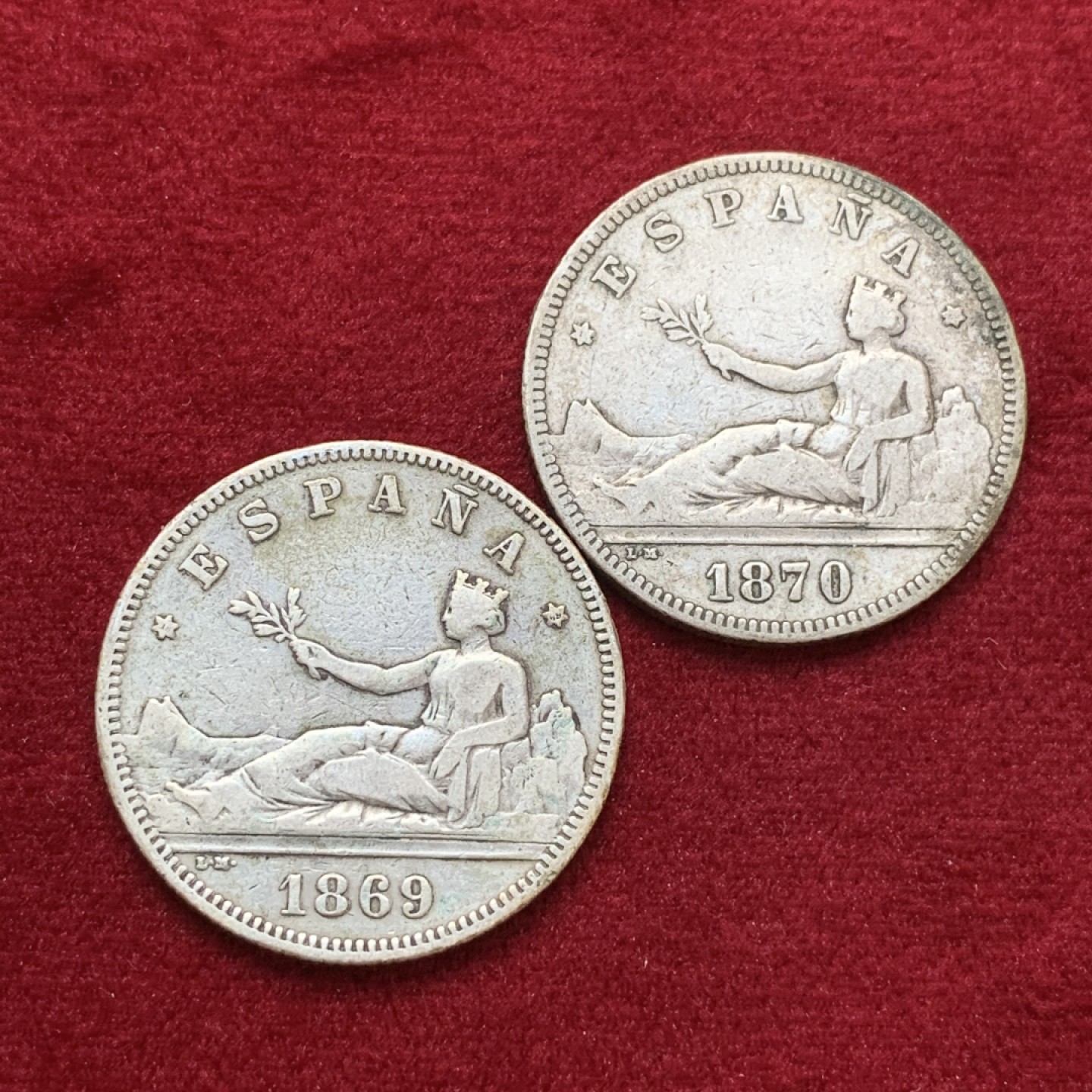 《竞宝斋》第79场-本周日，周一，周四3场拍卖（全场不限金额包邮） 西班牙 1869/1870年 坐人拿花 2比塞塔一对 银币 老包浆