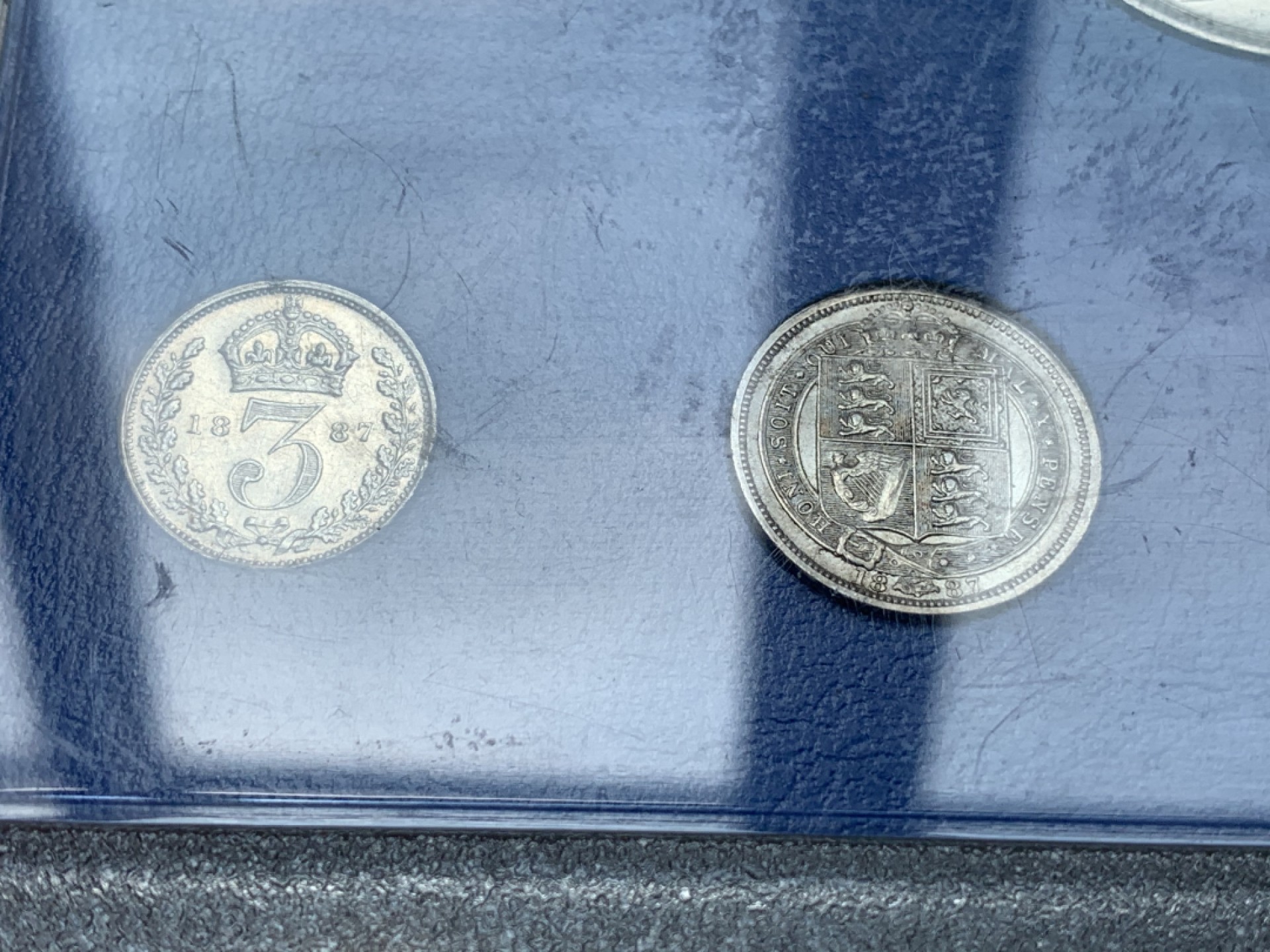 《竞宝斋》第79场-本周日，周一，周四3场拍卖（全场不限金额包邮） 塑料壳装 英国1887年 维多利亚女王马剑 一套7枚 品相都不错 如图