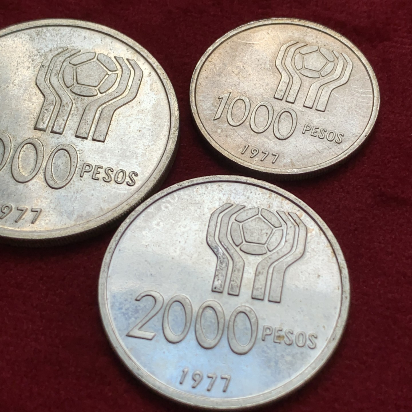 《竞宝斋》第79场-本周日，周一，周四3场拍卖（全场不限金额包邮） 阿根廷1977年世界杯银币1000/2000/3000比索三枚一组 少见品种