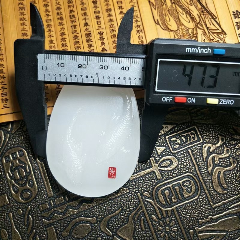 羊脂白白玉年年有鱼牌子吊坠天然正品白玉牌子吊坠