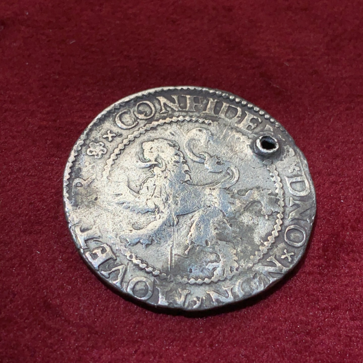 《竞宝斋》第79场-本周日，周一，周四3场拍卖（全场不限金额包邮） 荷兰 1577年 武士 1/2杜卡特 银币13.3克 有打孔，细节见图