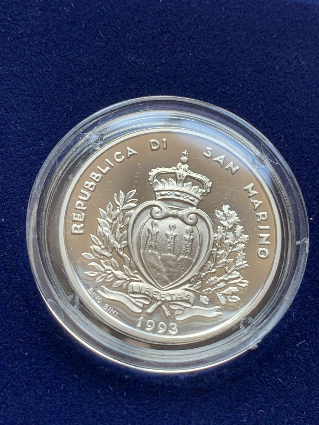 《竞宝斋》第79场-本周日，周一，周四3场拍卖（全场不限金额包邮） 原盒证书 圣马力诺1993年 珍稀动物鼬鼠，啄木鸟和红隼精制银币 500/1000里拉 动物系少见品种