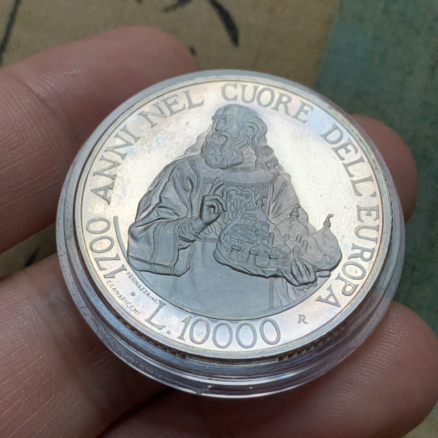 《竞宝斋》第79场-本周日，周一，周四3场拍卖（全场不限金额包邮） 原盒证书 圣马力诺 2000年 纪念建城1700周年 10000里拉精制大银币 22克 稀少