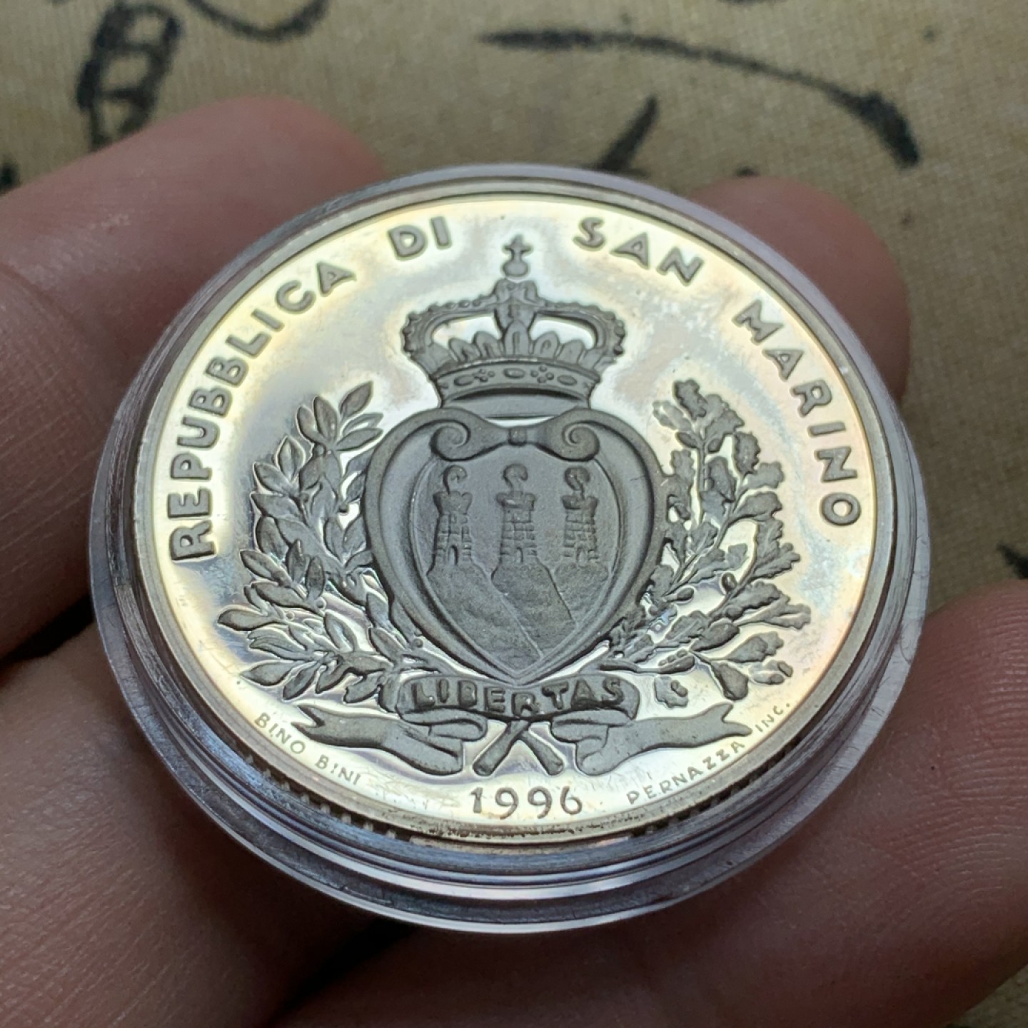 《竞宝斋》第79场-本周日，周一，周四3场拍卖（全场不限金额包邮） 原盒证书 圣马力诺 1996年 欧洲地图 10000里拉 精制大银币 22克 稀少