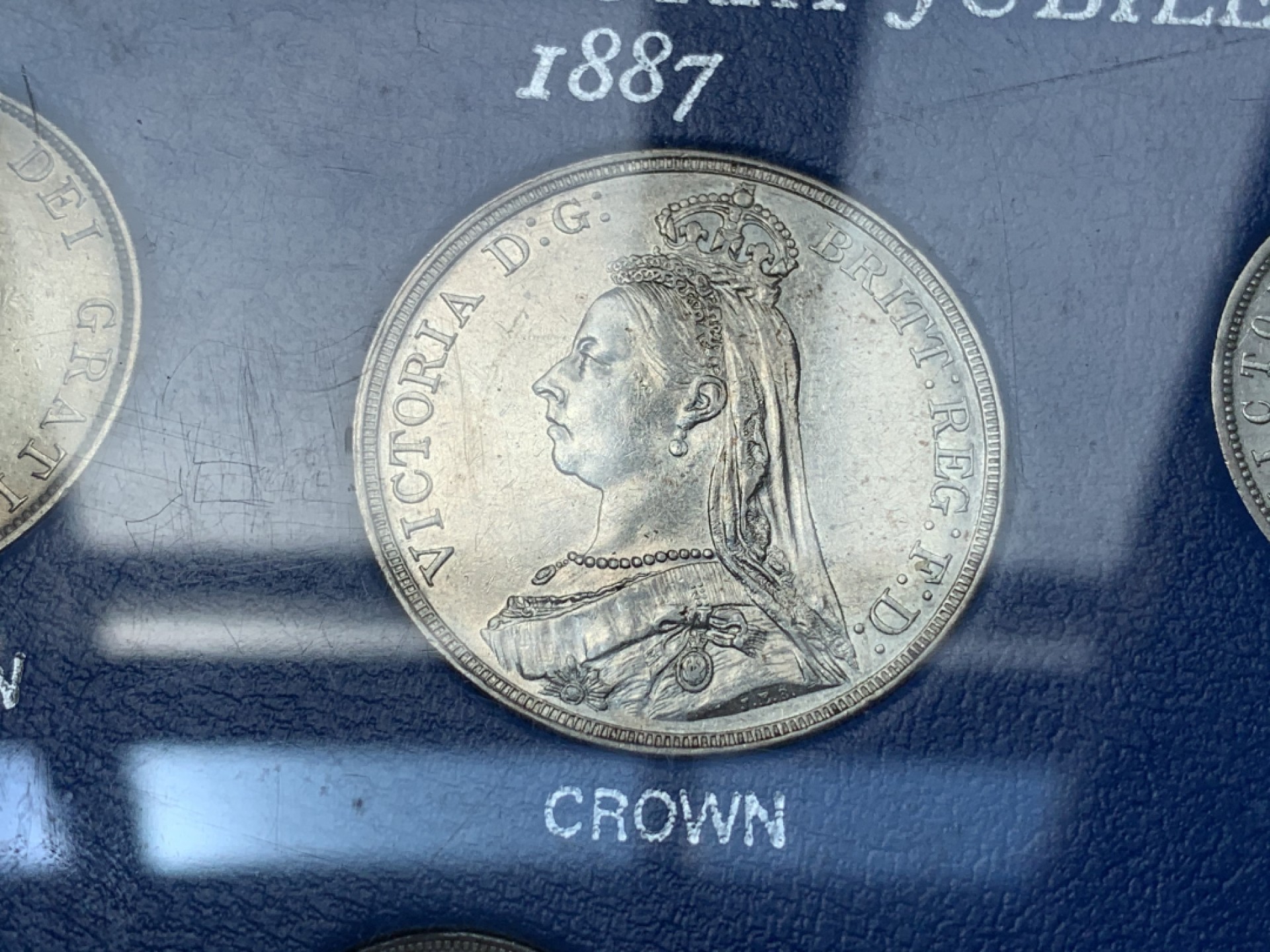 《竞宝斋》第79场-本周日，周一，周四3场拍卖（全场不限金额包邮） 塑料壳装 英国1887年 维多利亚女王马剑 一套7枚 品相都不错 如图