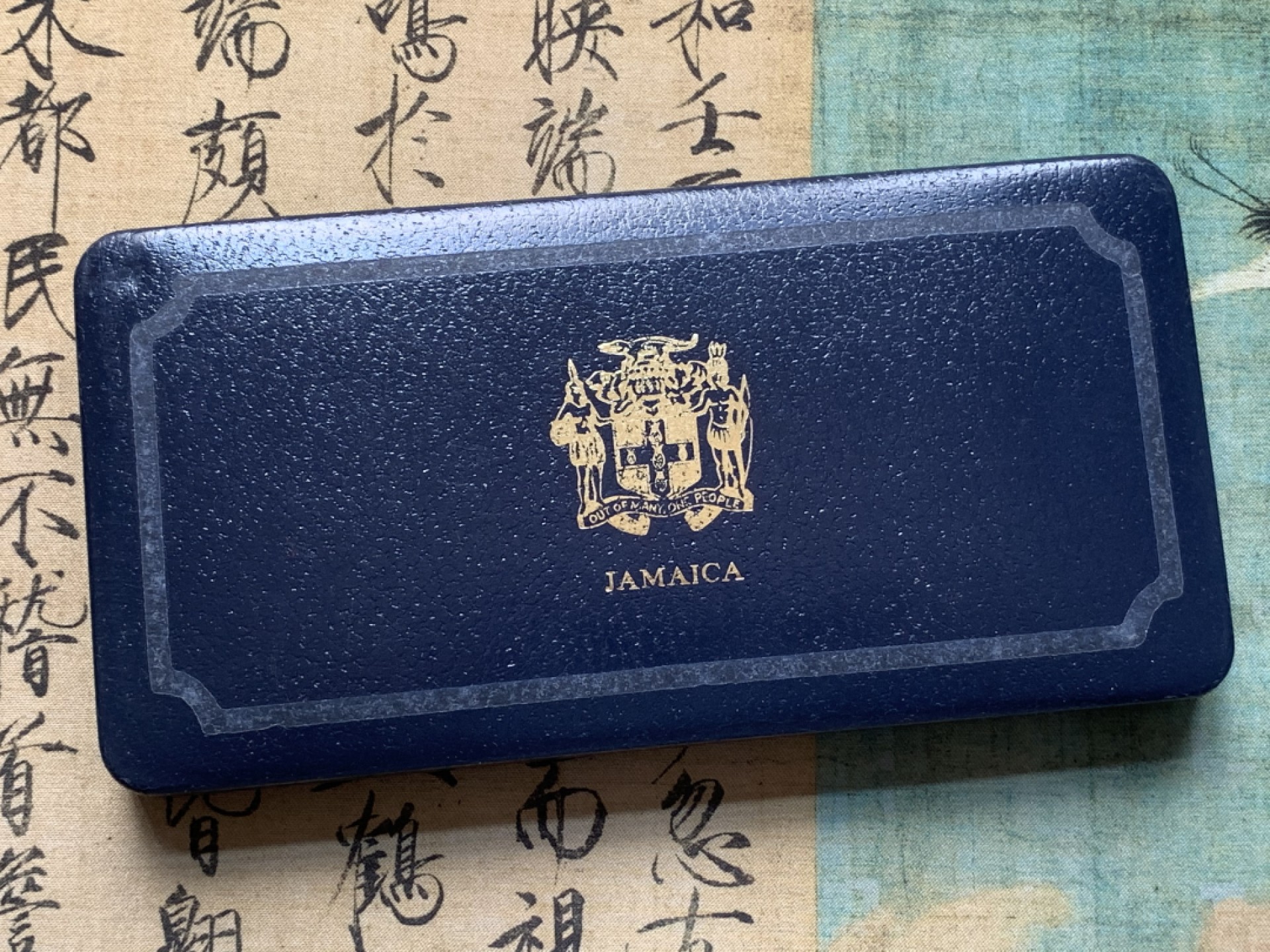 《竞宝斋》第79场-本周日，周一，周四3场拍卖（全场不限金额包邮） 原盒证书 牙买加1974年8枚套 封装套币 两枚大的是925银币 重90克左右