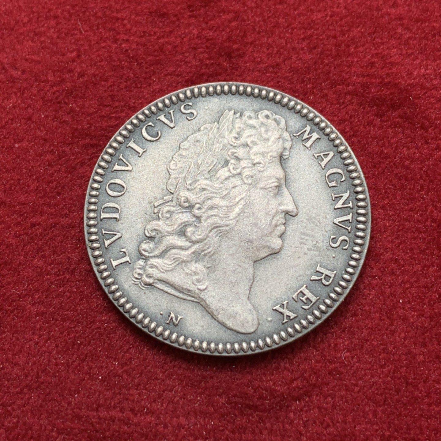 《竞宝斋》第79场-本周日，周一，周四3场拍卖（全场不限金额包邮）  法国 20世纪初 路易十四太阳王寝宫 JETON银质代币 后铸 黑彩