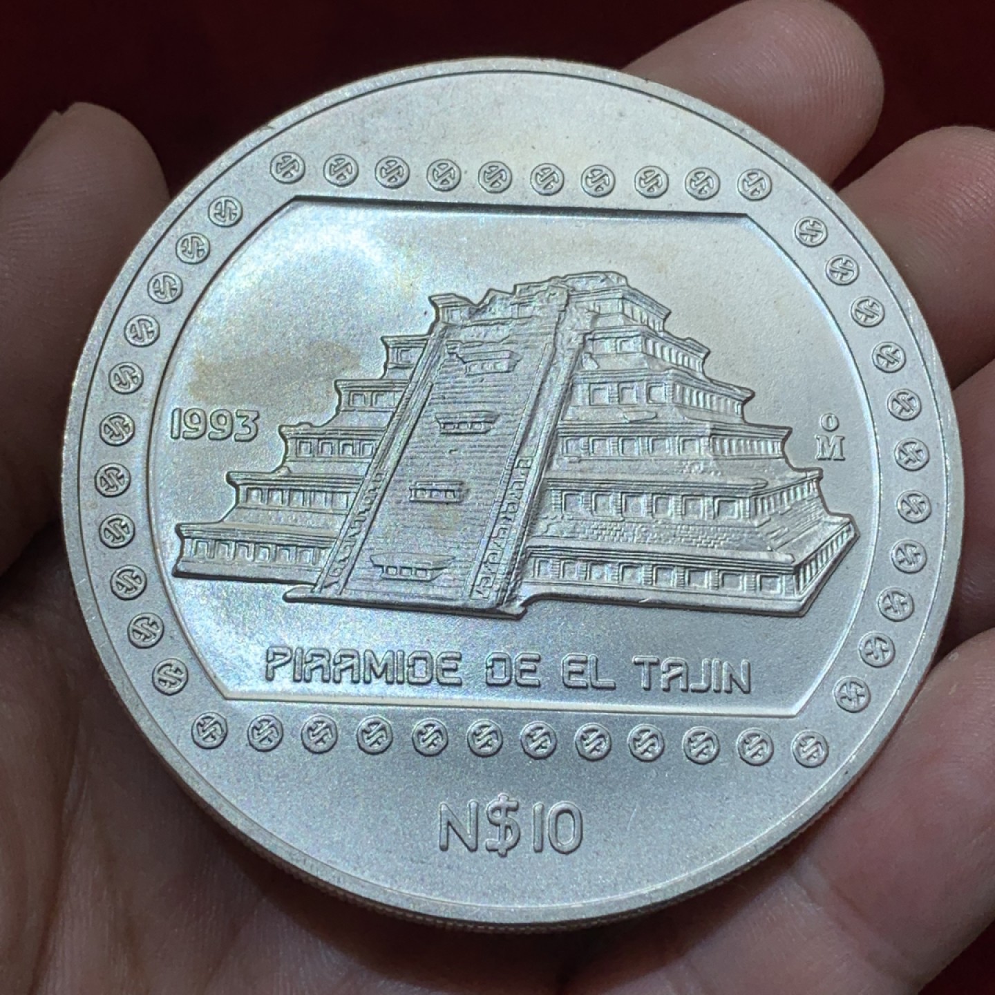 《竞宝斋》第79场-本周日，周一，周四3场拍卖（全场不限金额包邮） 墨西哥1993年 	10 比索 5盎司 999银 155.5克的大银币 不多见 品种