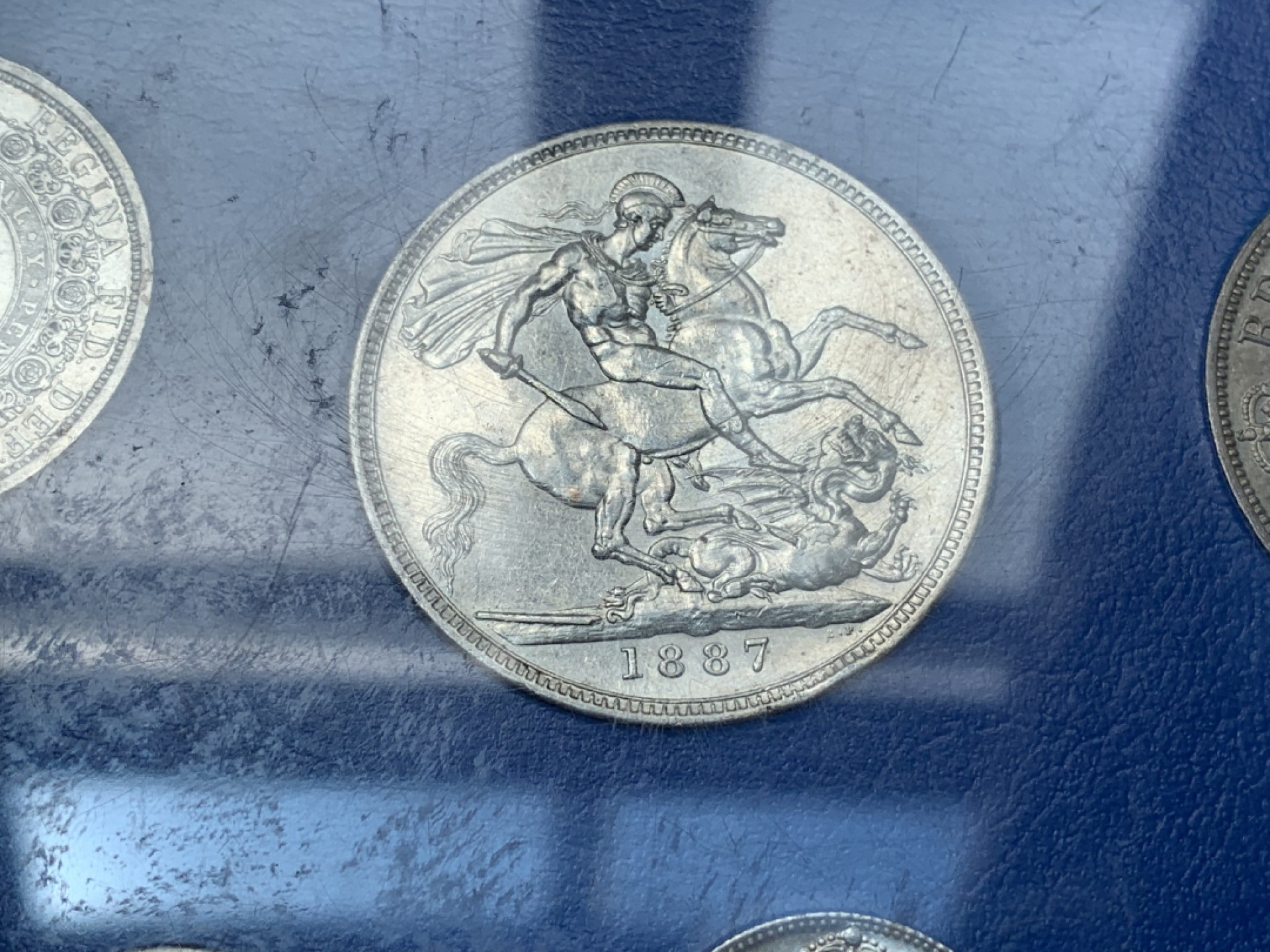 《竞宝斋》第79场-本周日，周一，周四3场拍卖（全场不限金额包邮） 塑料壳装 英国1887年 维多利亚女王马剑 一套7枚 品相都不错 如图