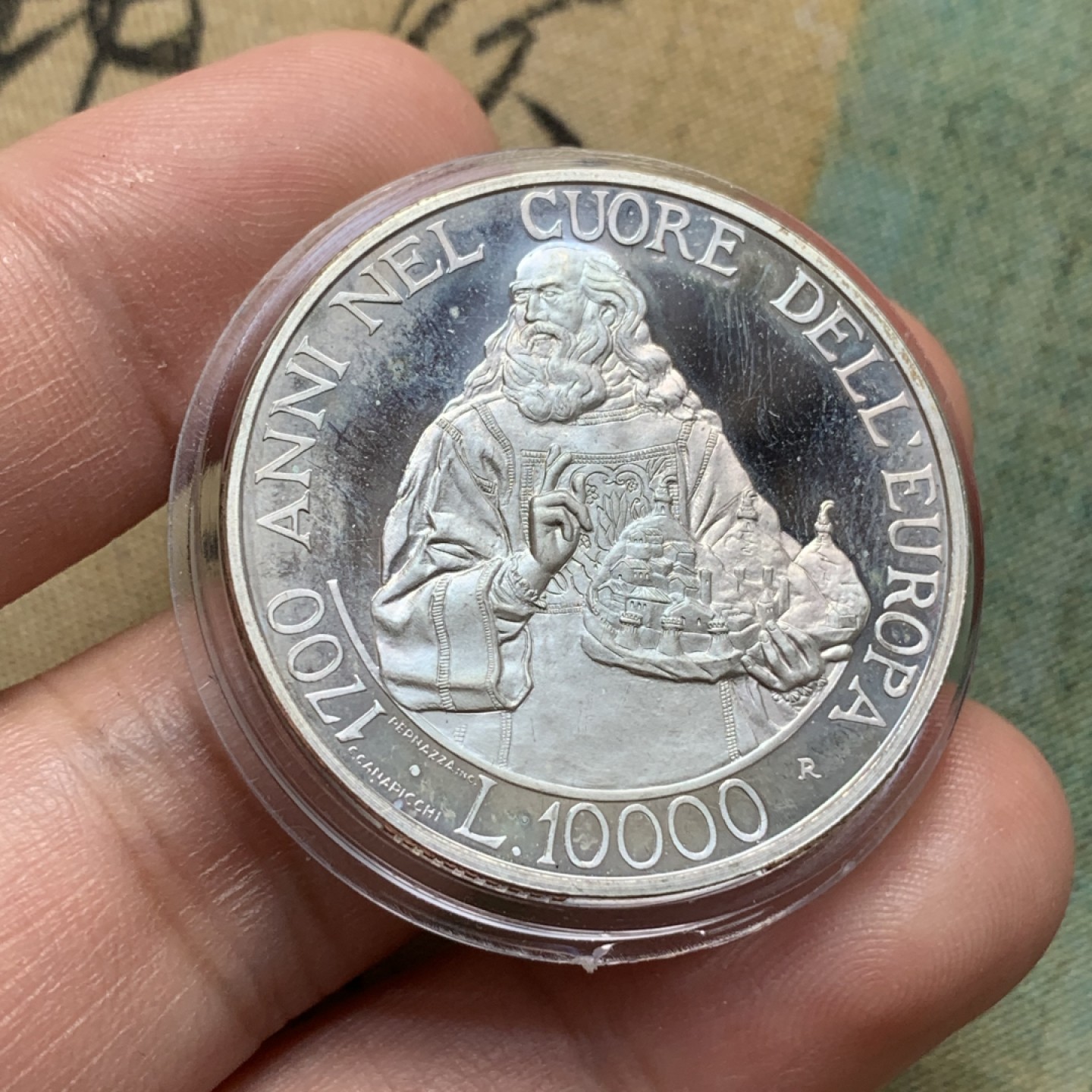 《竞宝斋》第79场-本周日，周一，周四3场拍卖（全场不限金额包邮） 原盒证书 圣马力诺 2000年 纪念建城1700周年 10000里拉精制大银币 22克 稀少