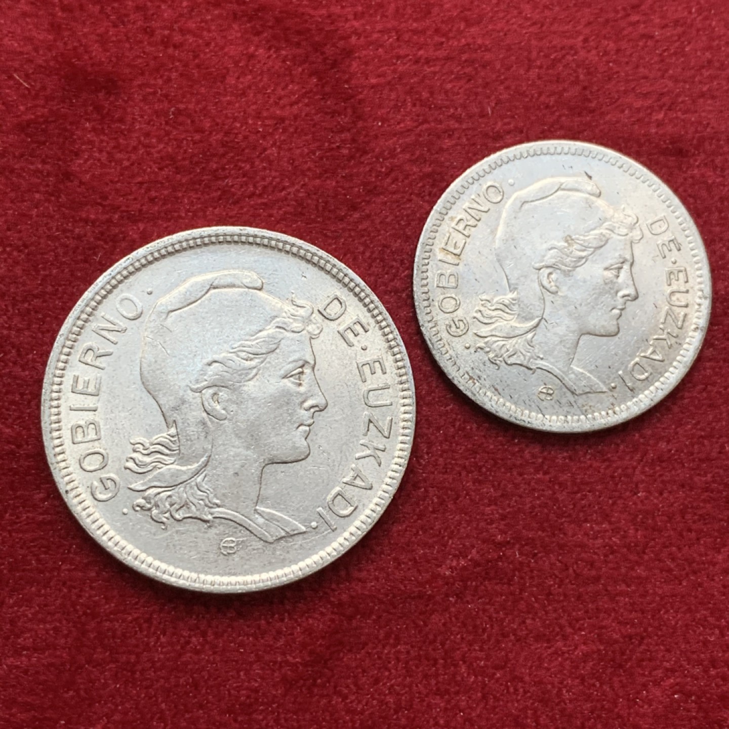 《竞宝斋》第79场-本周日，周一，周四3场拍卖（全场不限金额包邮） 西班牙 1937年 巴斯克地区内战 1和2比塞塔 镍币 一对 UNC带光