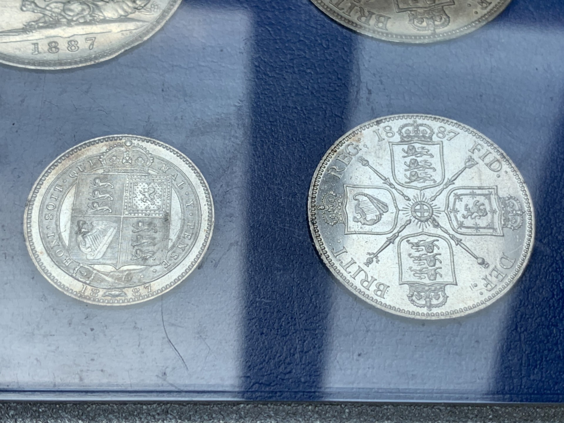 《竞宝斋》第79场-本周日，周一，周四3场拍卖（全场不限金额包邮） 塑料壳装 英国1887年 维多利亚女王马剑 一套7枚 品相都不错 如图