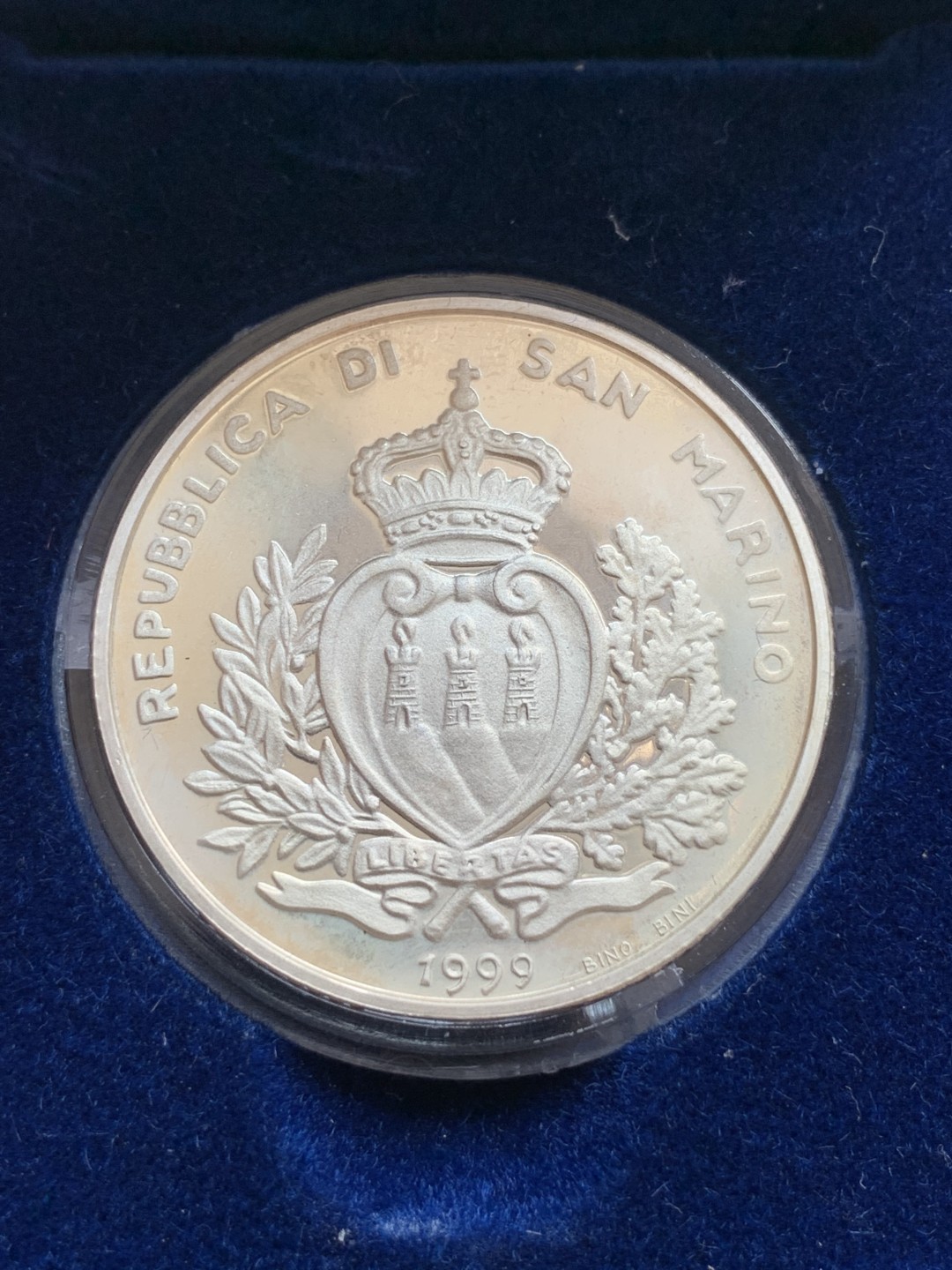 《竞宝斋》第79场-本周日，周一，周四3场拍卖（全场不限金额包邮） 原盒证书 圣马力诺 1999年 千禧年纪念 10000里拉 精制大银币 稀少