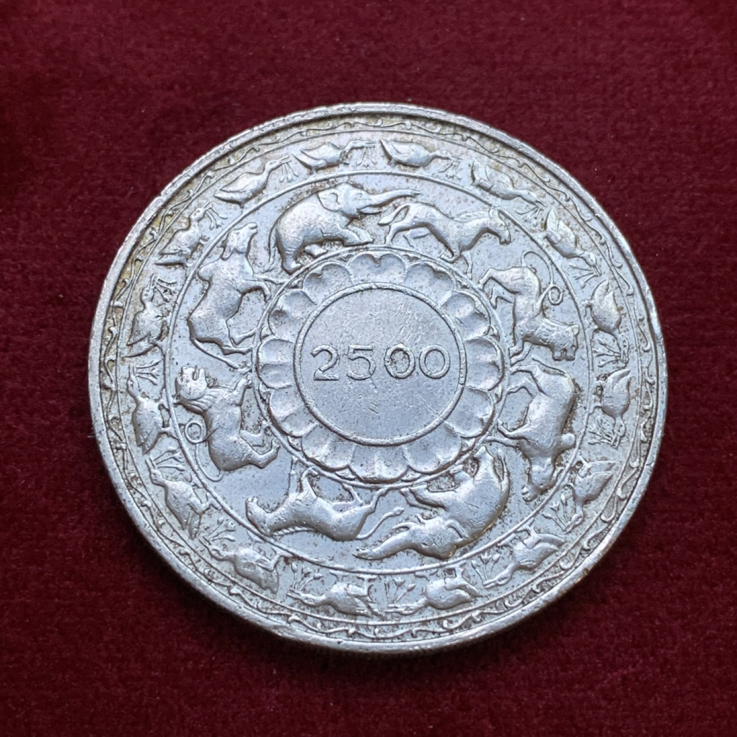 《竞宝斋》第79场-本周日，周一，周四3场拍卖（全场不限金额包邮） 锡兰 1957年 佛教2500周年纪念 5卢比大银币 好品带彩 热门品种