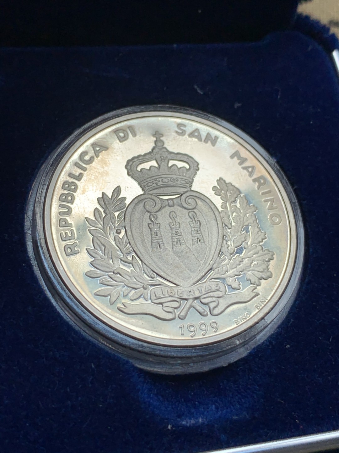 《竞宝斋》第79场-本周日，周一，周四3场拍卖（全场不限金额包邮） 原盒证书 圣马力诺 1999年 千禧年纪念 10000里拉 精制大银币 稀少