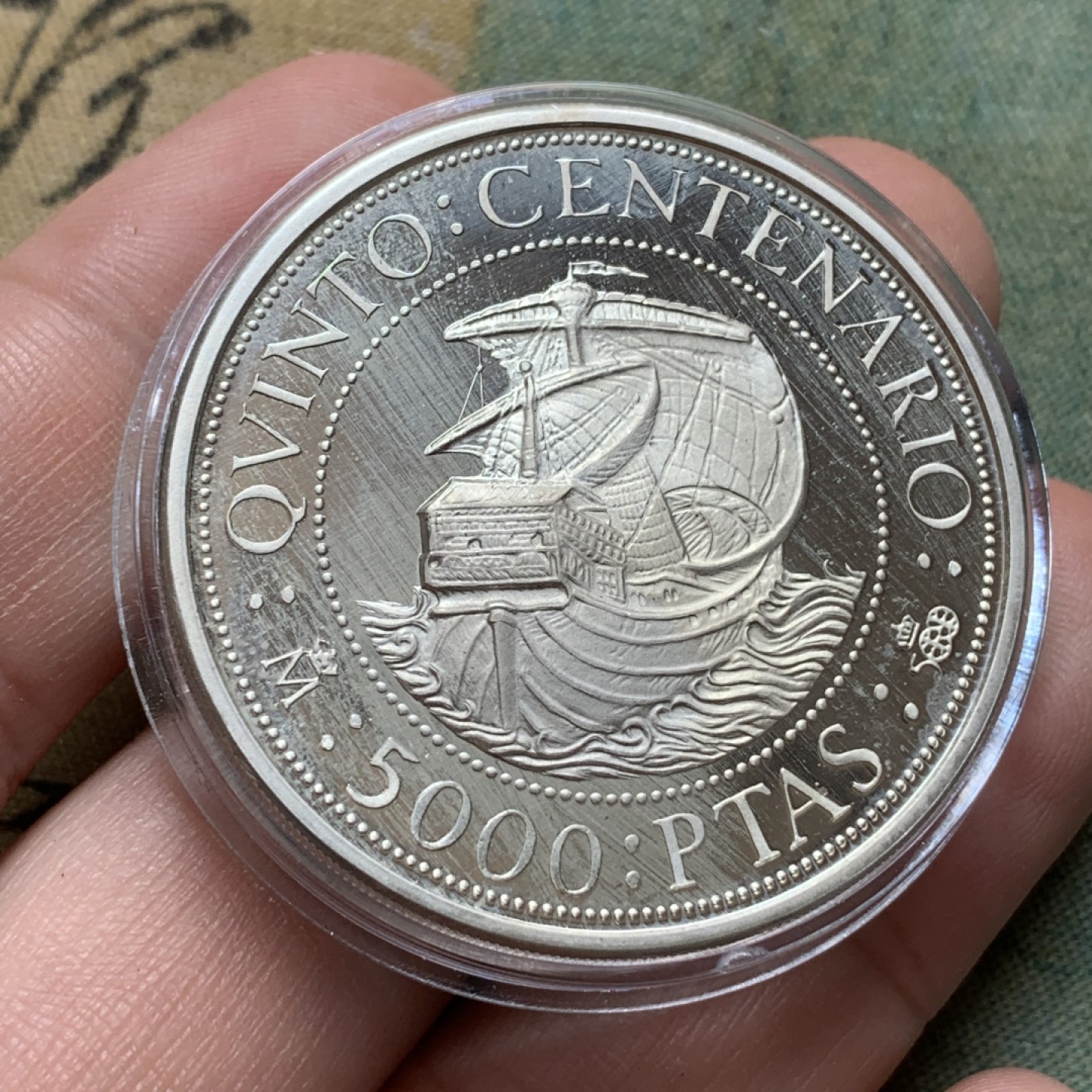 《竞宝斋》第79场-本周日，周一，周四3场拍卖（全场不限金额包邮） 54克 925银 原木盒 西班牙 1989年 五百周年纪念 5000比塞塔 大银币 精制