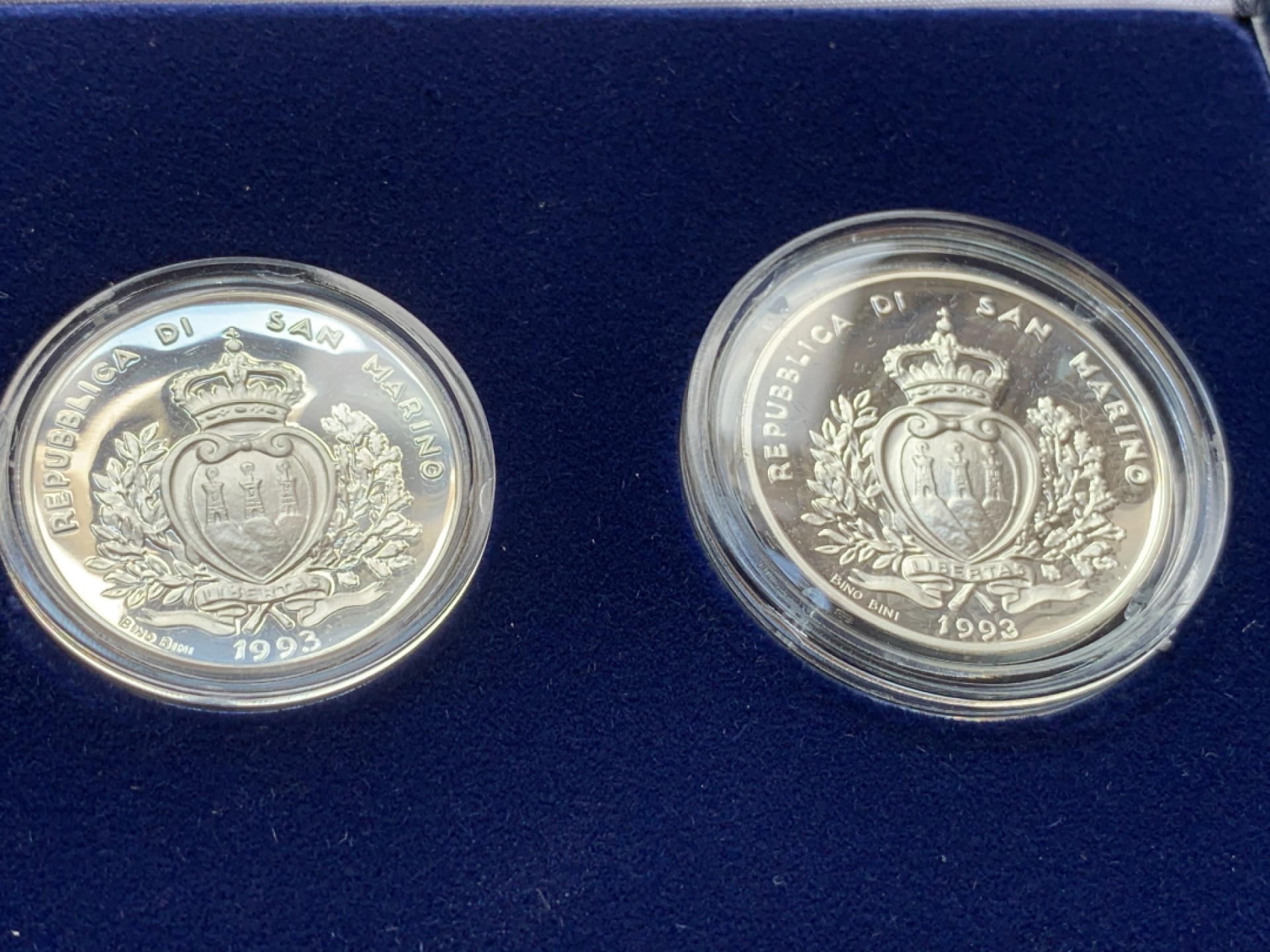 《竞宝斋》第79场-本周日，周一，周四3场拍卖（全场不限金额包邮） 原盒证书 圣马力诺1993年 珍稀动物鼬鼠，啄木鸟和红隼精制银币 500/1000里拉 动物系少见品种