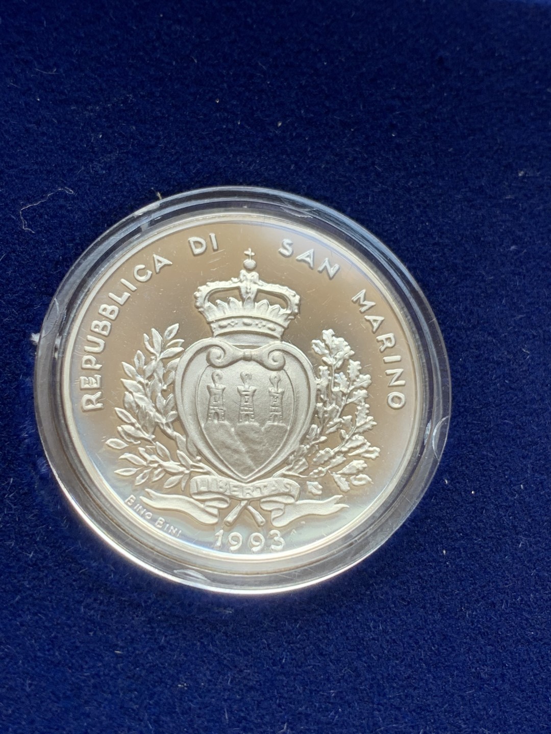 《竞宝斋》第79场-本周日，周一，周四3场拍卖（全场不限金额包邮） 原盒证书 圣马力诺1993年 珍稀动物鼬鼠，啄木鸟和红隼精制银币 500/1000里拉 动物系少见品种