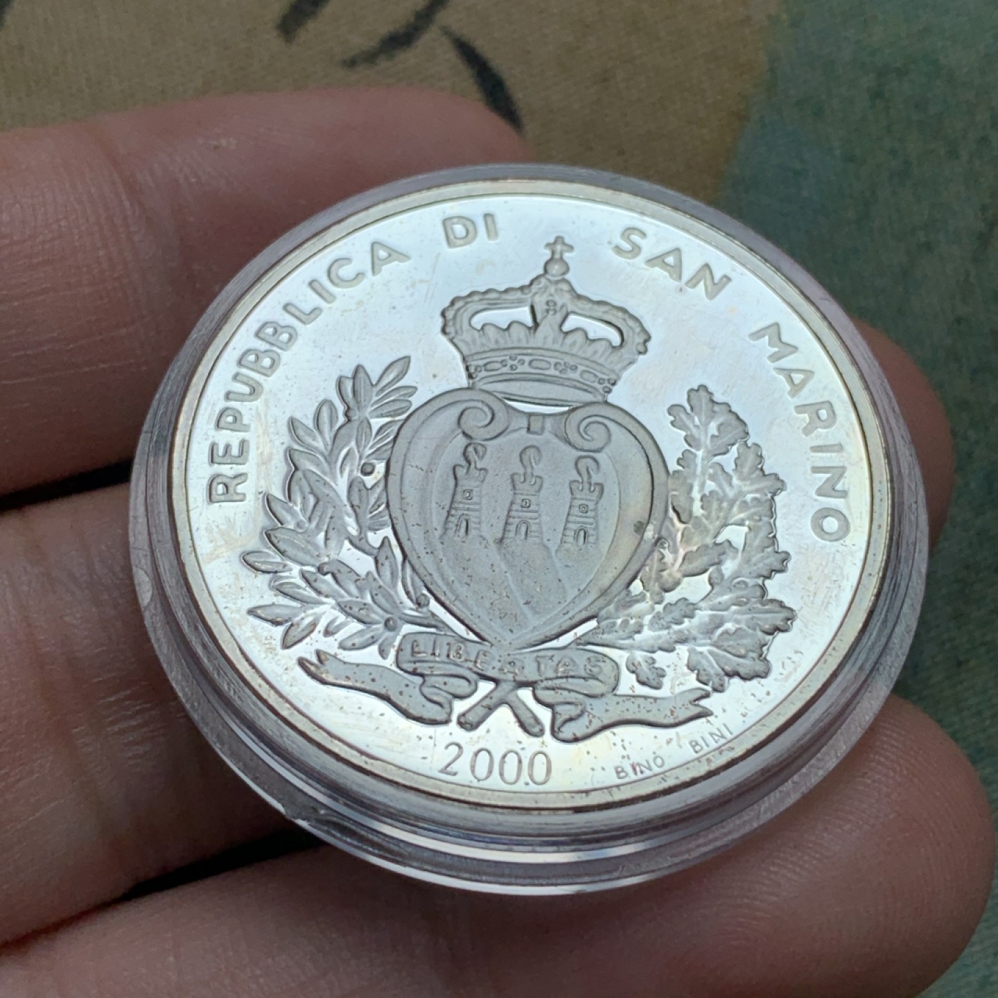 《竞宝斋》第79场-本周日，周一，周四3场拍卖（全场不限金额包邮） 原盒证书 圣马力诺 2000年 纪念建城1700周年 10000里拉精制大银币 22克 稀少