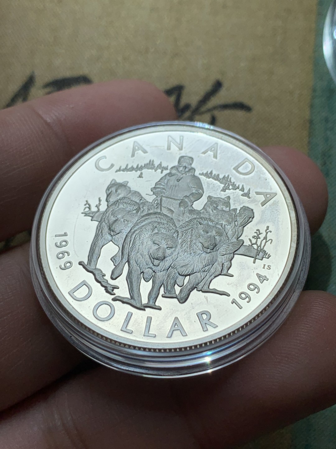 《竞宝斋》第79场-本周日，周一，周四3场拍卖（全场不限金额包邮） 原盒证书 1994年 纪念皇家犬队成立二十五周年 1元 925银精制大银币