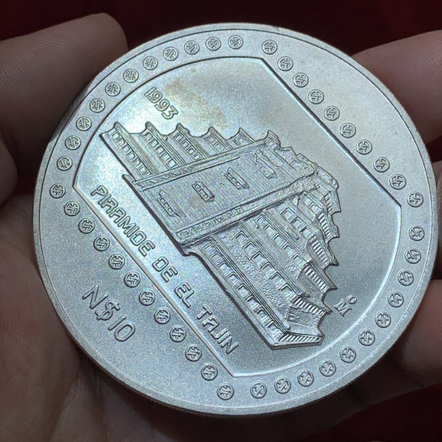 《竞宝斋》第79场-本周日，周一，周四3场拍卖（全场不限金额包邮） 墨西哥1993年 	10 比索 5盎司 999银 155.5克的大银币 不多见 品种