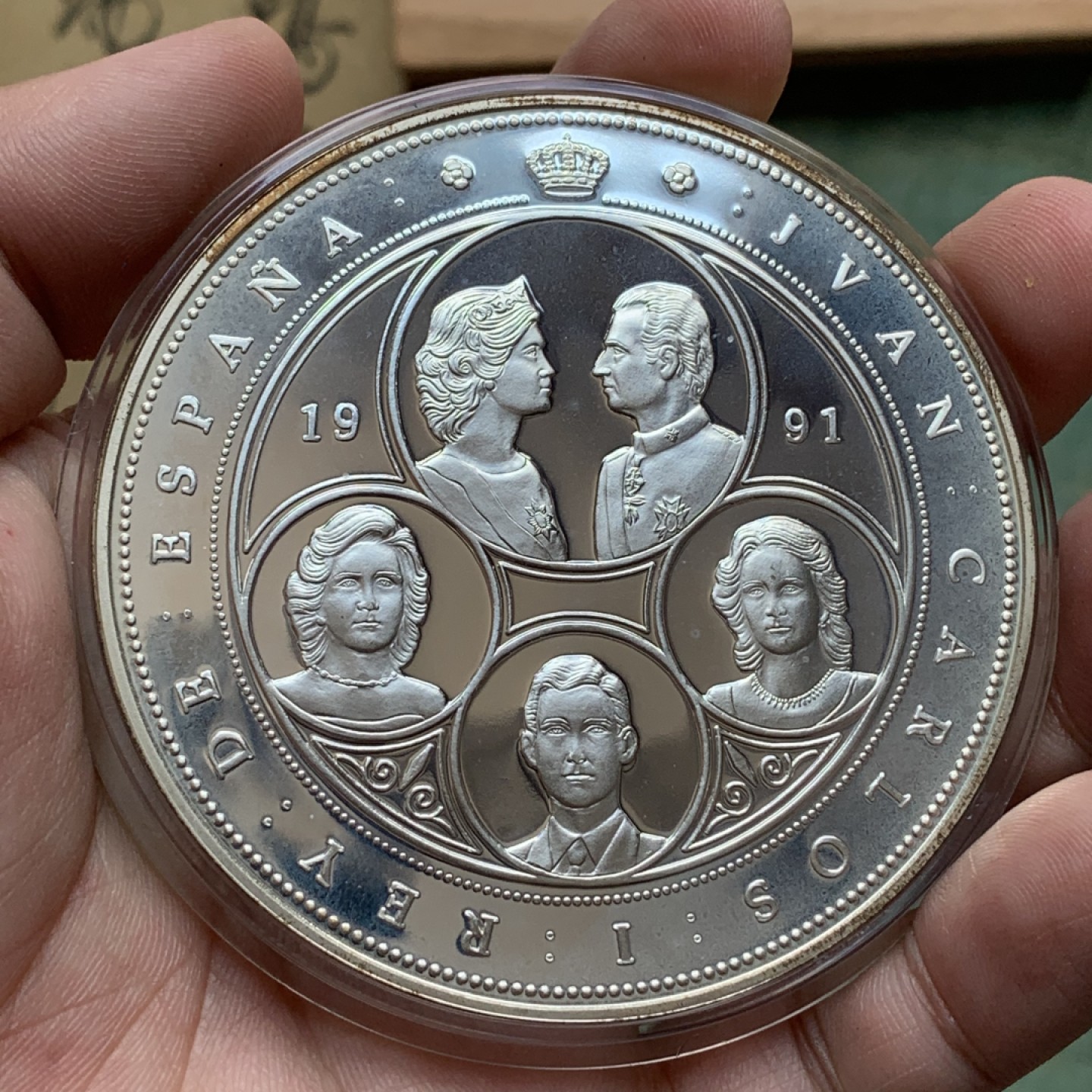 《竞宝斋》第79场-本周日，周一，周四3场拍卖（全场不限金额包邮） 168.75克 原木盒 西班牙1991年 发现美洲五百周年纪念 10000比塞塔 大银币 