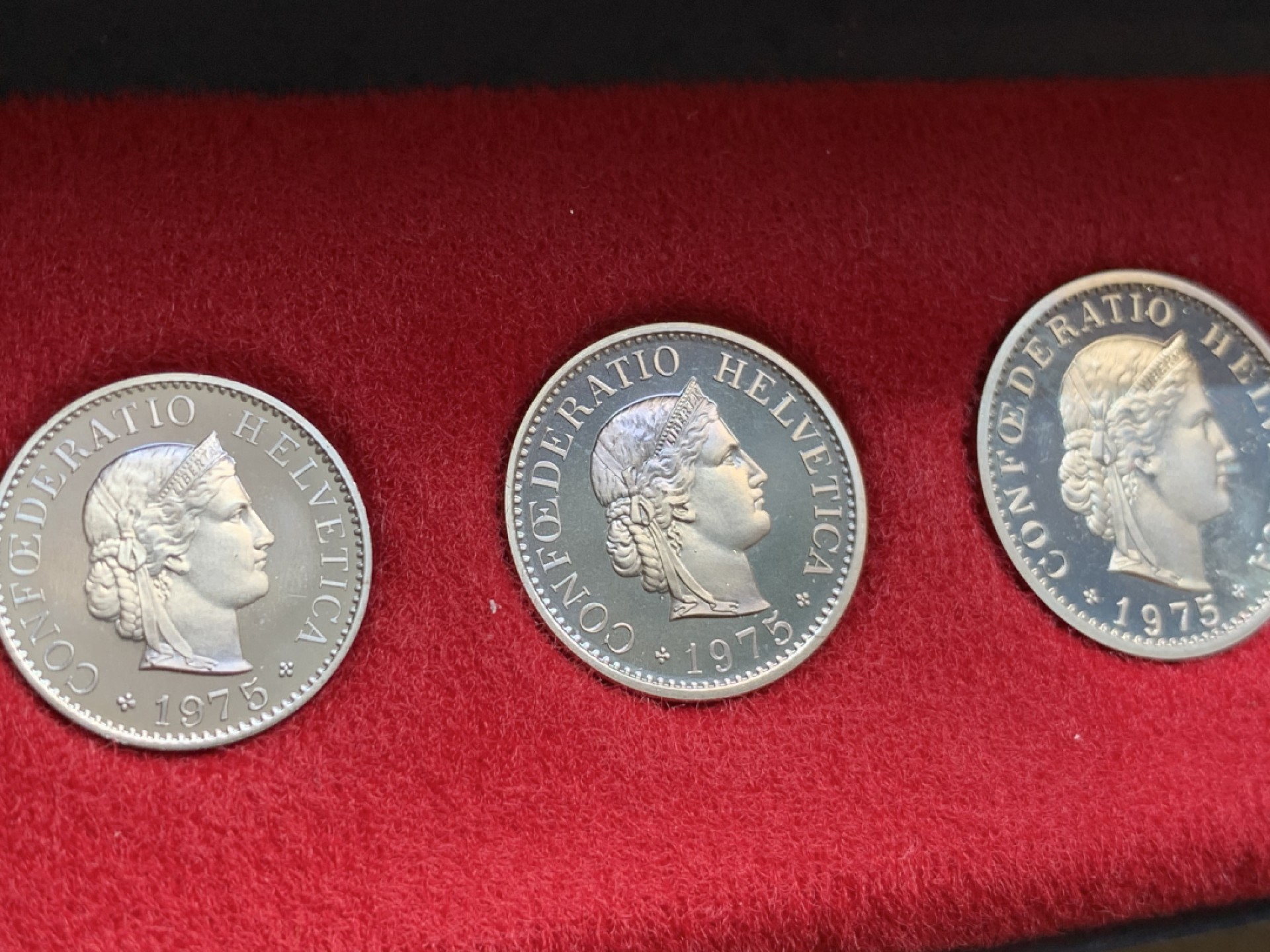 《竞宝斋》第79场-本周日，周一，周四3场拍卖（全场不限金额包邮） 原装 瑞士1975年 早期长盒装 八枚套 精制币 最大面值5法郎 非常少见