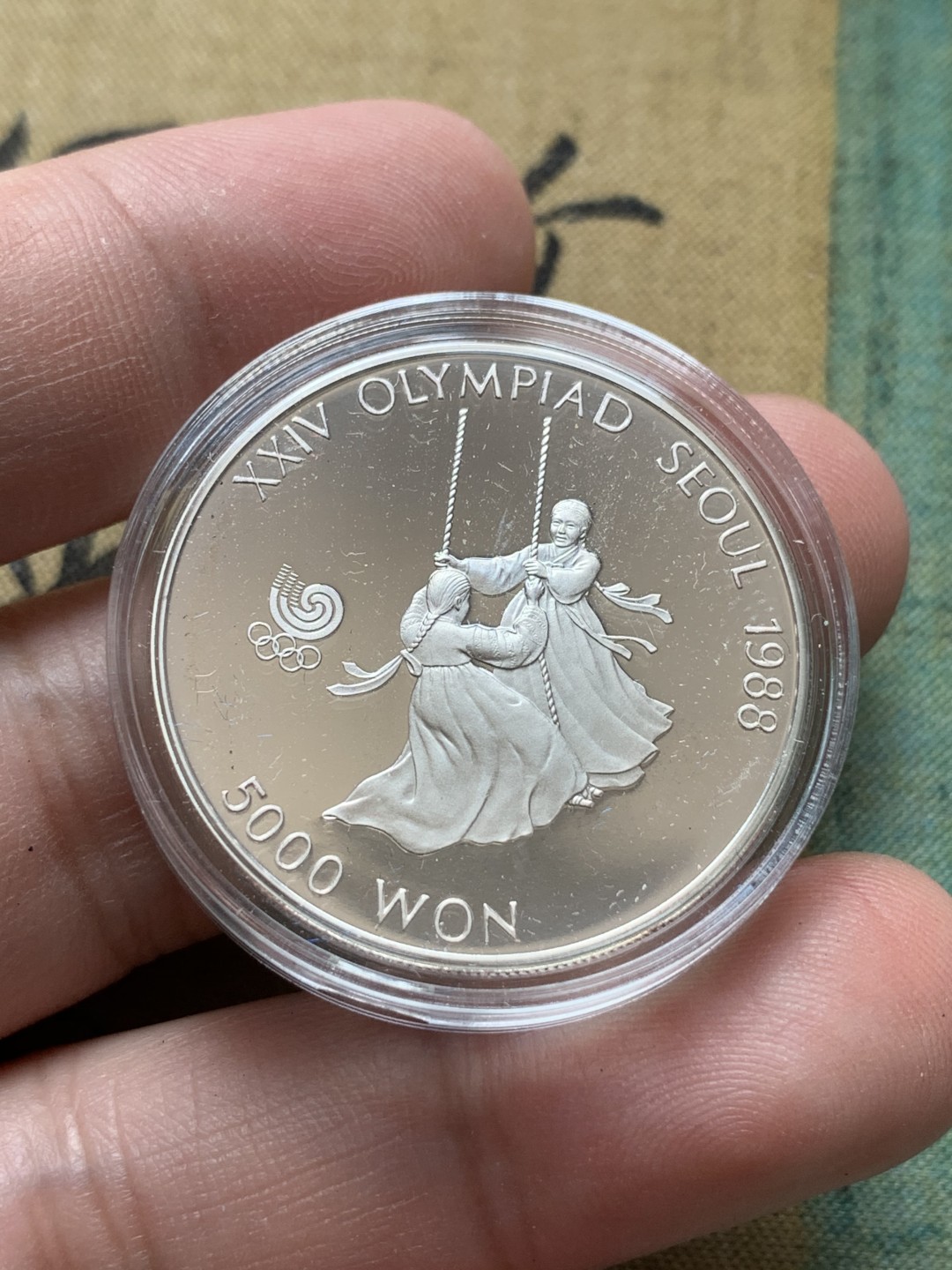 《竞宝斋》第79场-本周日，周一，周四3场拍卖（全场不限金额包邮） 原盒证书 韩国 1988年 5000/10000 WON 两枚套 一盎司和半盎司纯银