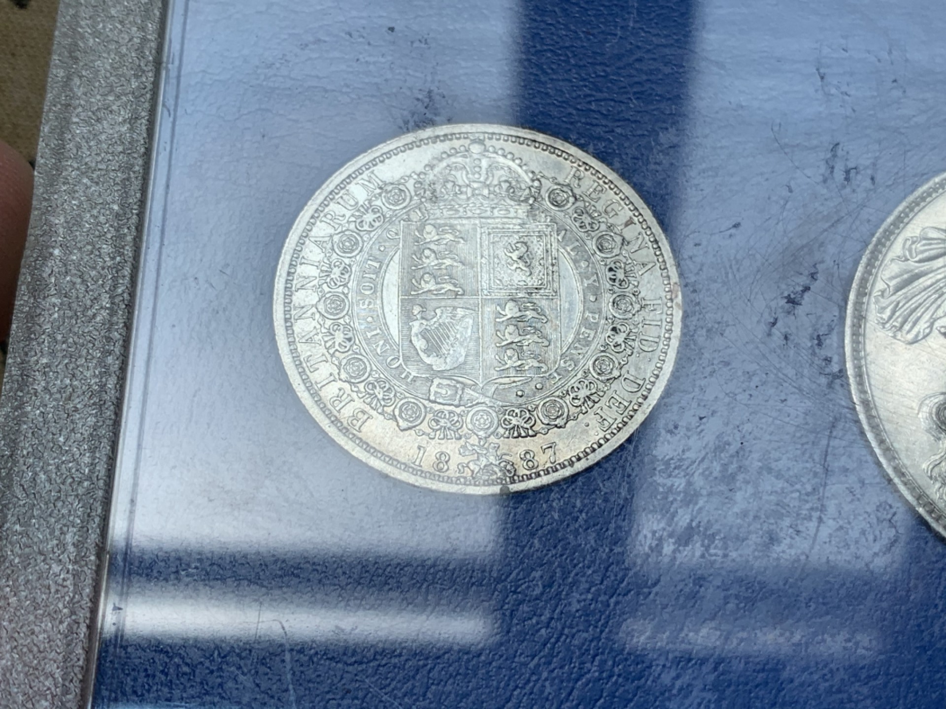 《竞宝斋》第79场-本周日，周一，周四3场拍卖（全场不限金额包邮） 塑料壳装 英国1887年 维多利亚女王马剑 一套7枚 品相都不错 如图