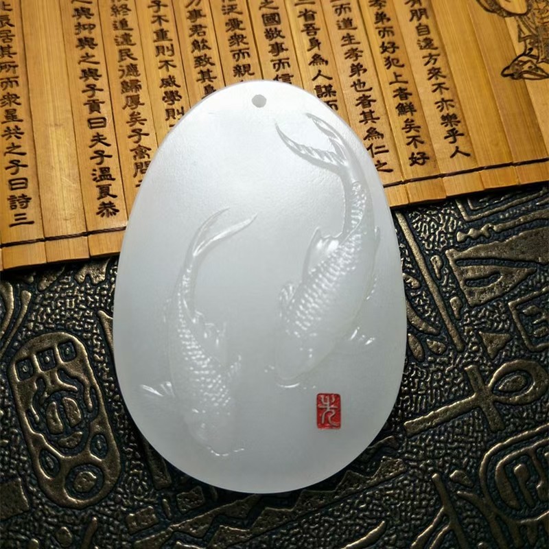 羊脂白白玉年年有鱼牌子吊坠天然正品白玉牌子吊坠