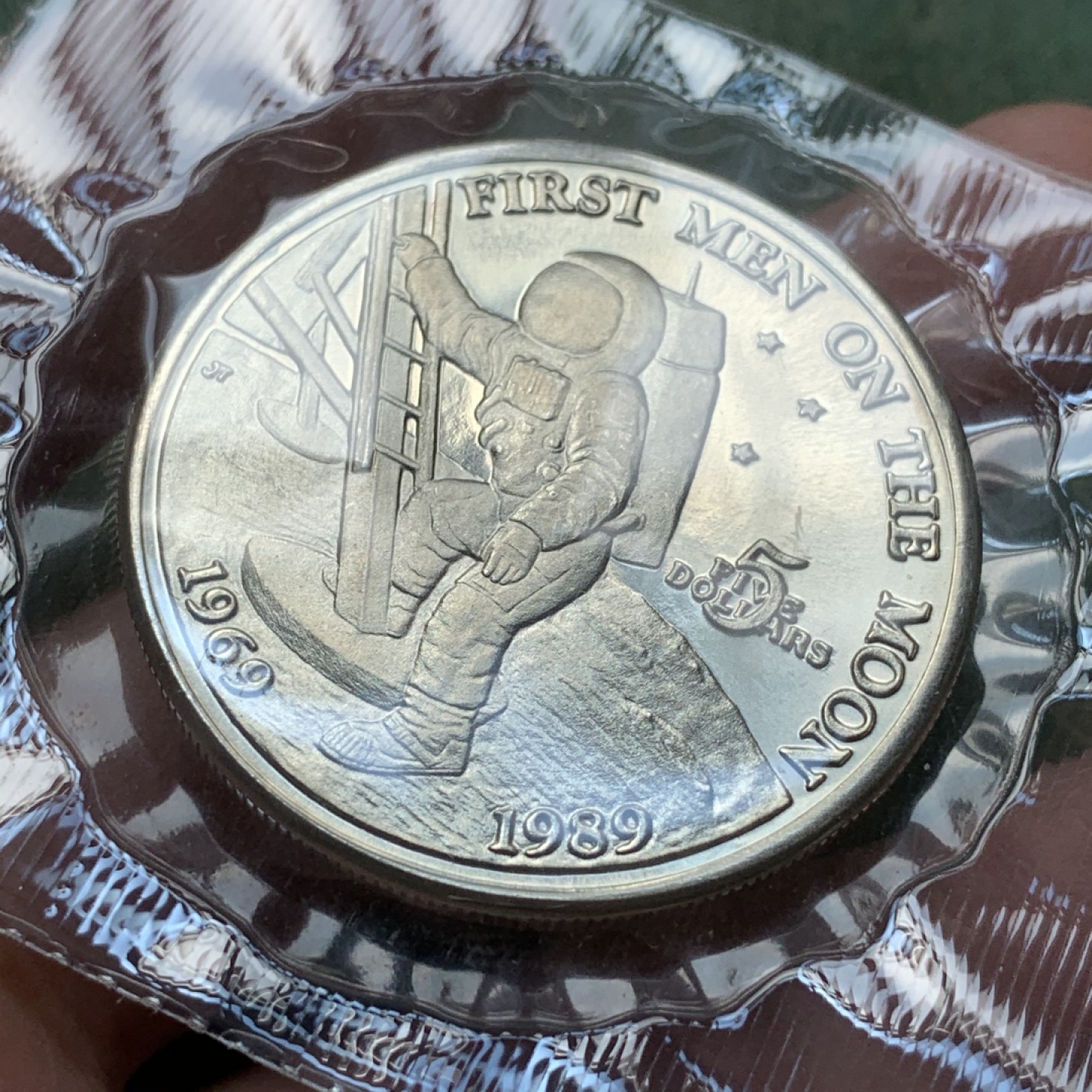 《竞宝斋》第79场-本周日，周一，周四3场拍卖（全场不限金额包邮） 卡装马绍尔群岛1989年纪念阿波罗十一登月20周年5元镍币