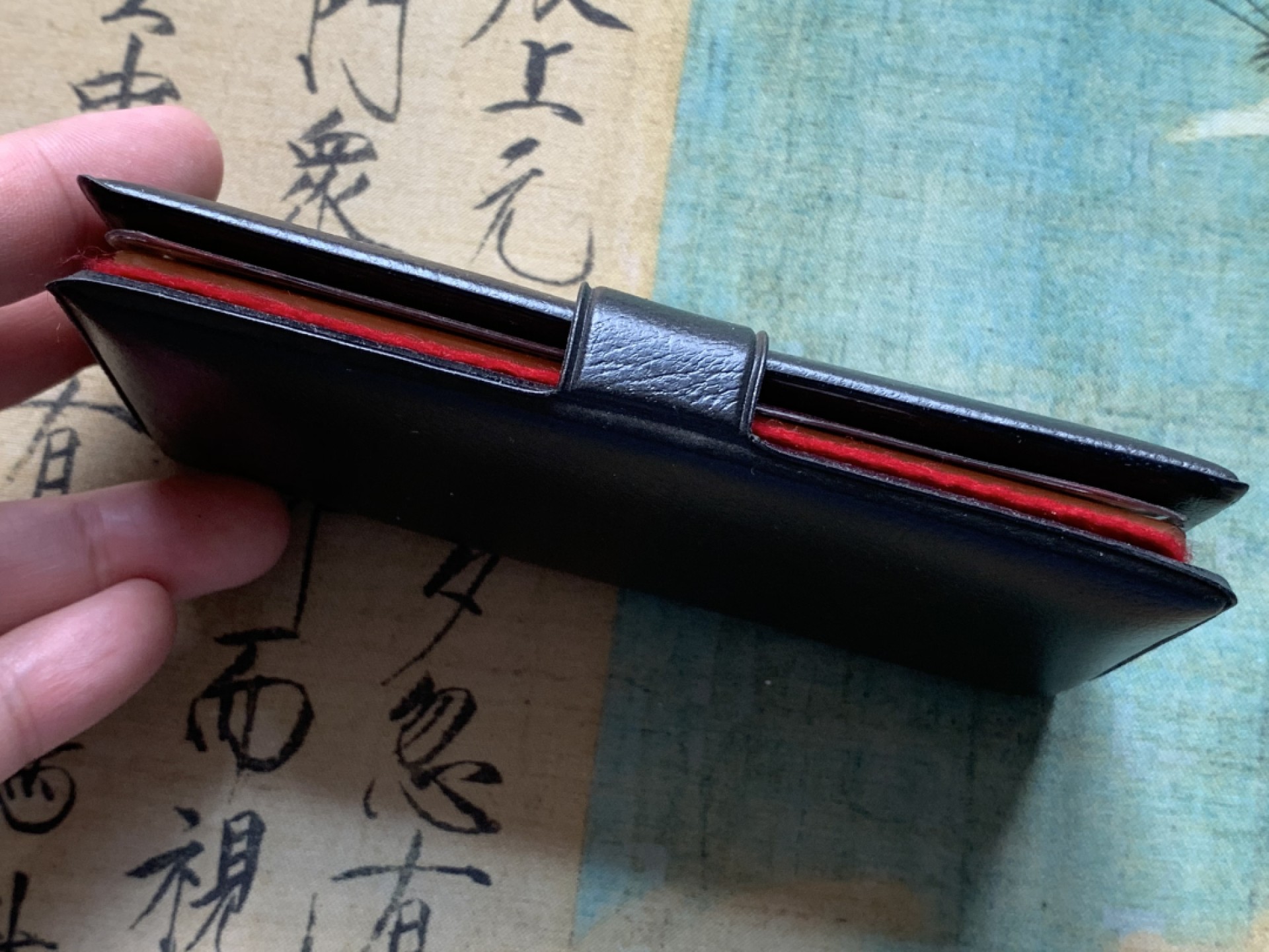 《竞宝斋》第79场-本周日，周一，周四3场拍卖（全场不限金额包邮） 西班牙钱包装 1982年 3枚套 足球纪念章 6克一枚 91.5%的含银量 背面有地球双柱图案