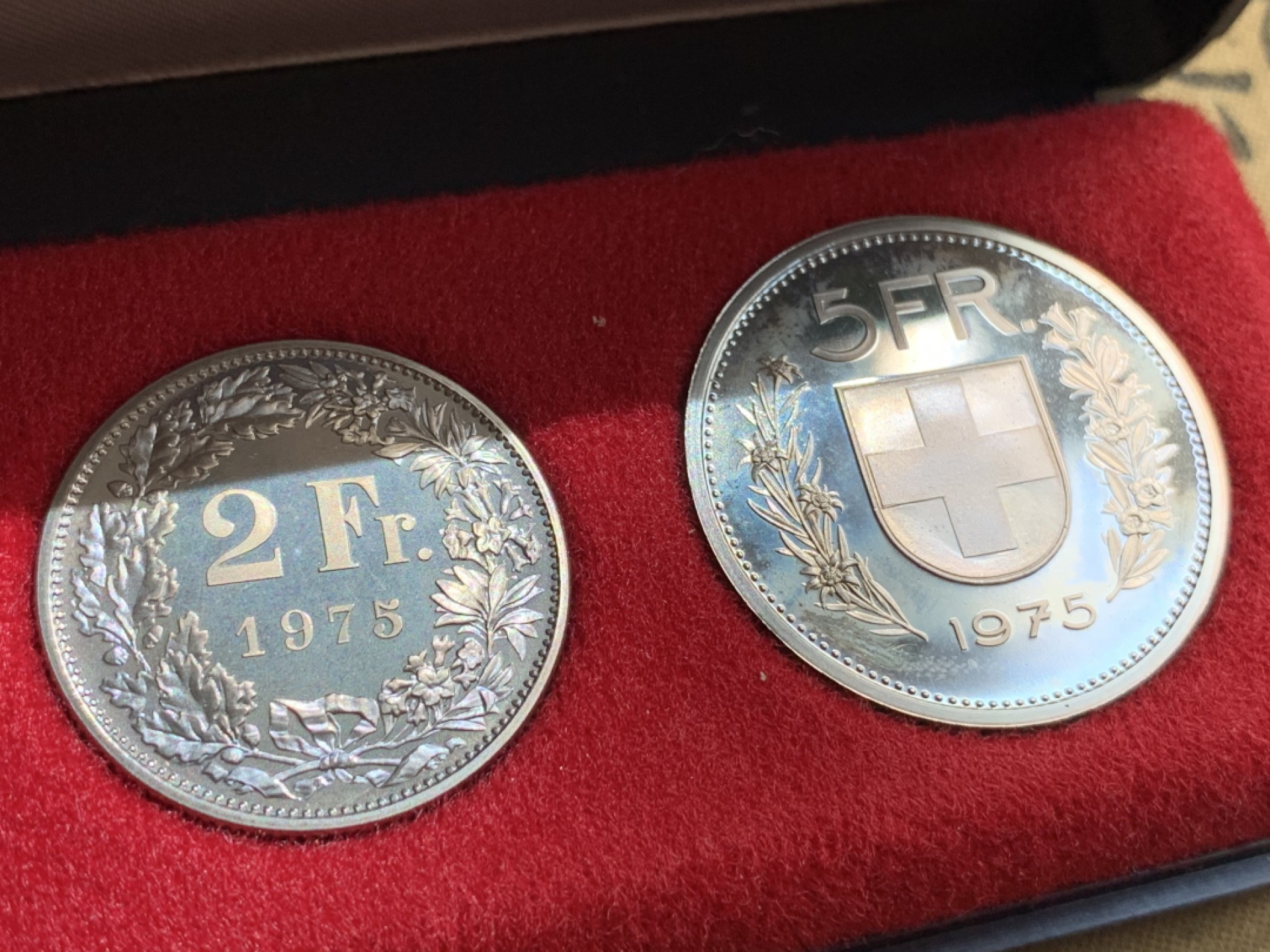 《竞宝斋》第79场-本周日，周一，周四3场拍卖（全场不限金额包邮） 原装 瑞士1975年 早期长盒装 八枚套 精制币 最大面值5法郎 非常少见