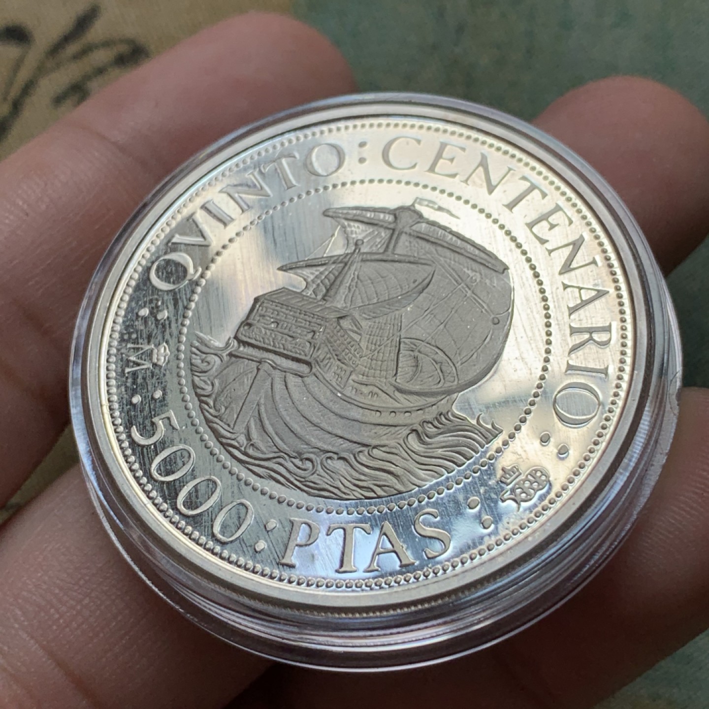 《竞宝斋》第79场-本周日，周一，周四3场拍卖（全场不限金额包邮） 54克 925银 原木盒 西班牙 1989年 五百周年纪念 5000比塞塔 大银币 精制