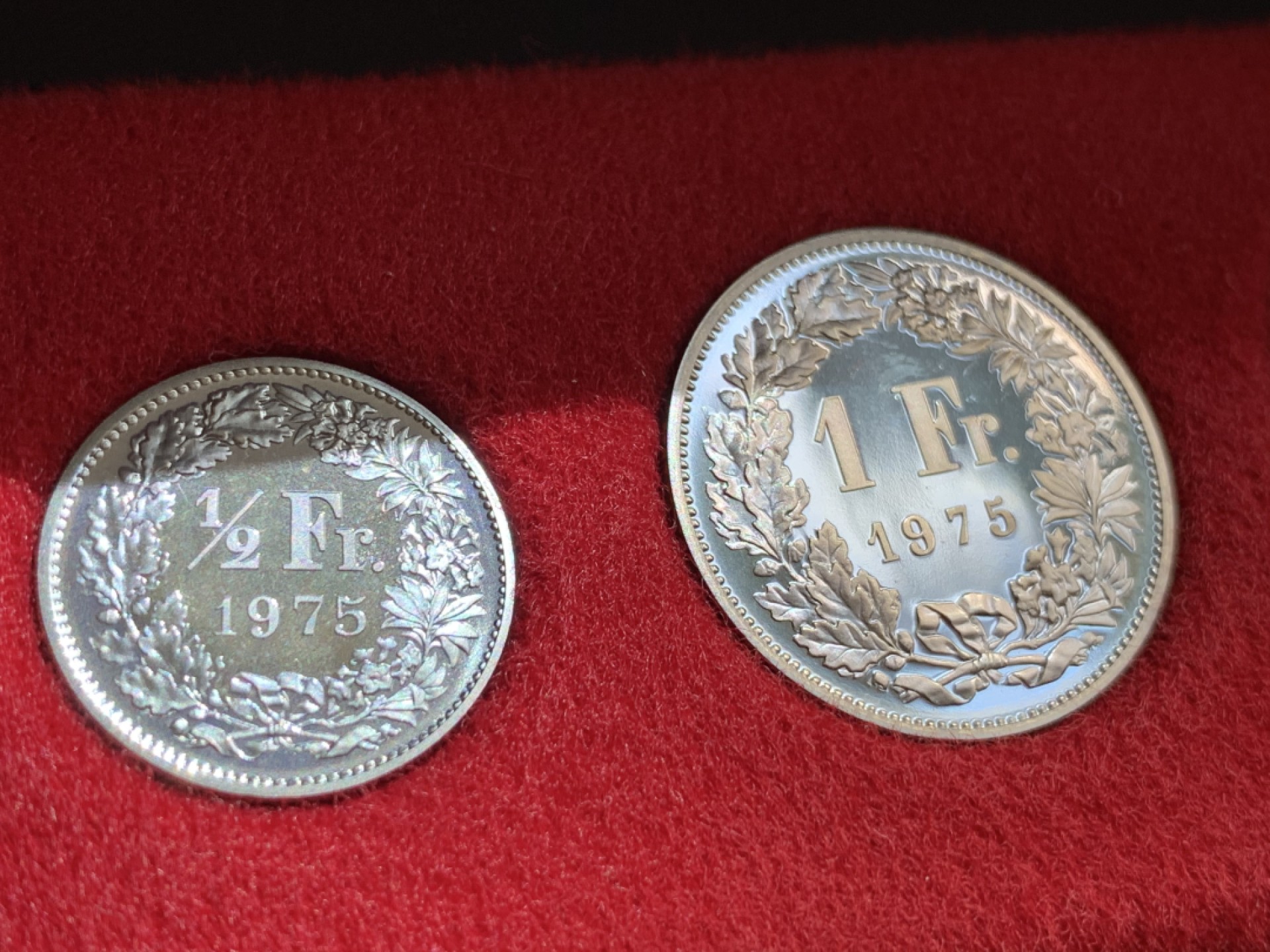 《竞宝斋》第79场-本周日，周一，周四3场拍卖（全场不限金额包邮） 原装 瑞士1975年 早期长盒装 八枚套 精制币 最大面值5法郎 非常少见