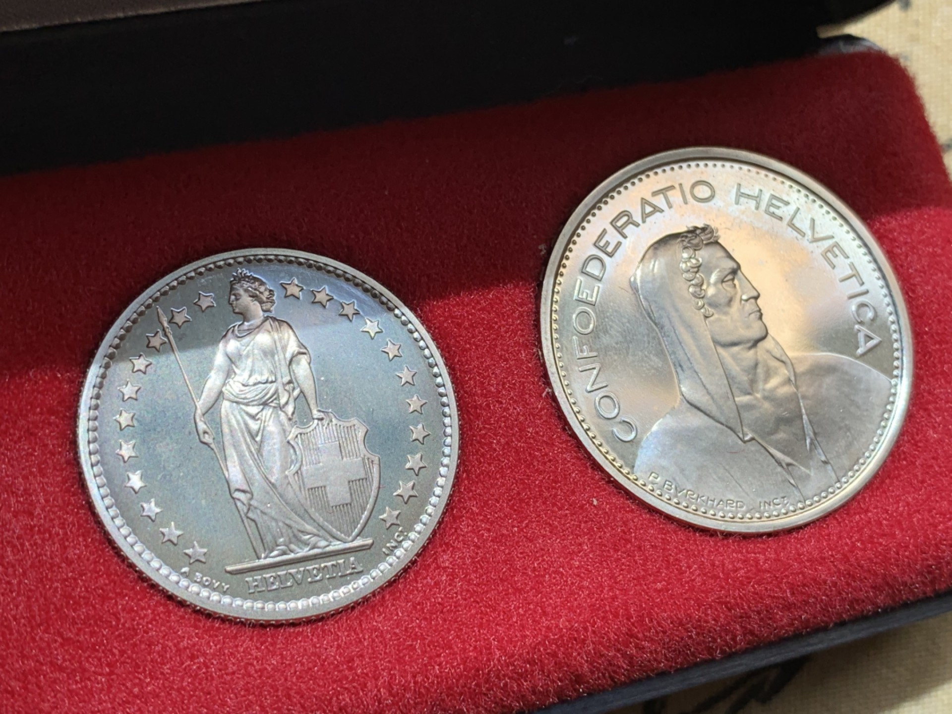 《竞宝斋》第79场-本周日，周一，周四3场拍卖（全场不限金额包邮） 原装 瑞士1975年 早期长盒装 八枚套 精制币 最大面值5法郎 非常少见