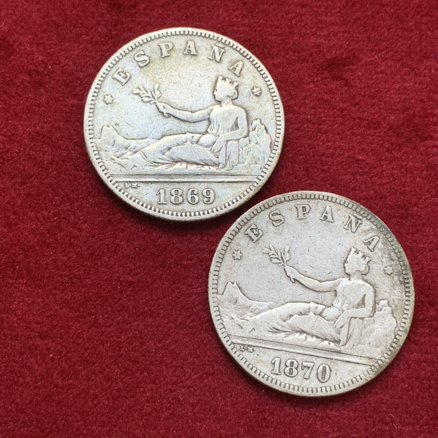 《竞宝斋》第79场-本周日，周一，周四3场拍卖（全场不限金额包邮） 西班牙 1869/1870年 坐人拿花 2比塞塔一对 银币 老包浆