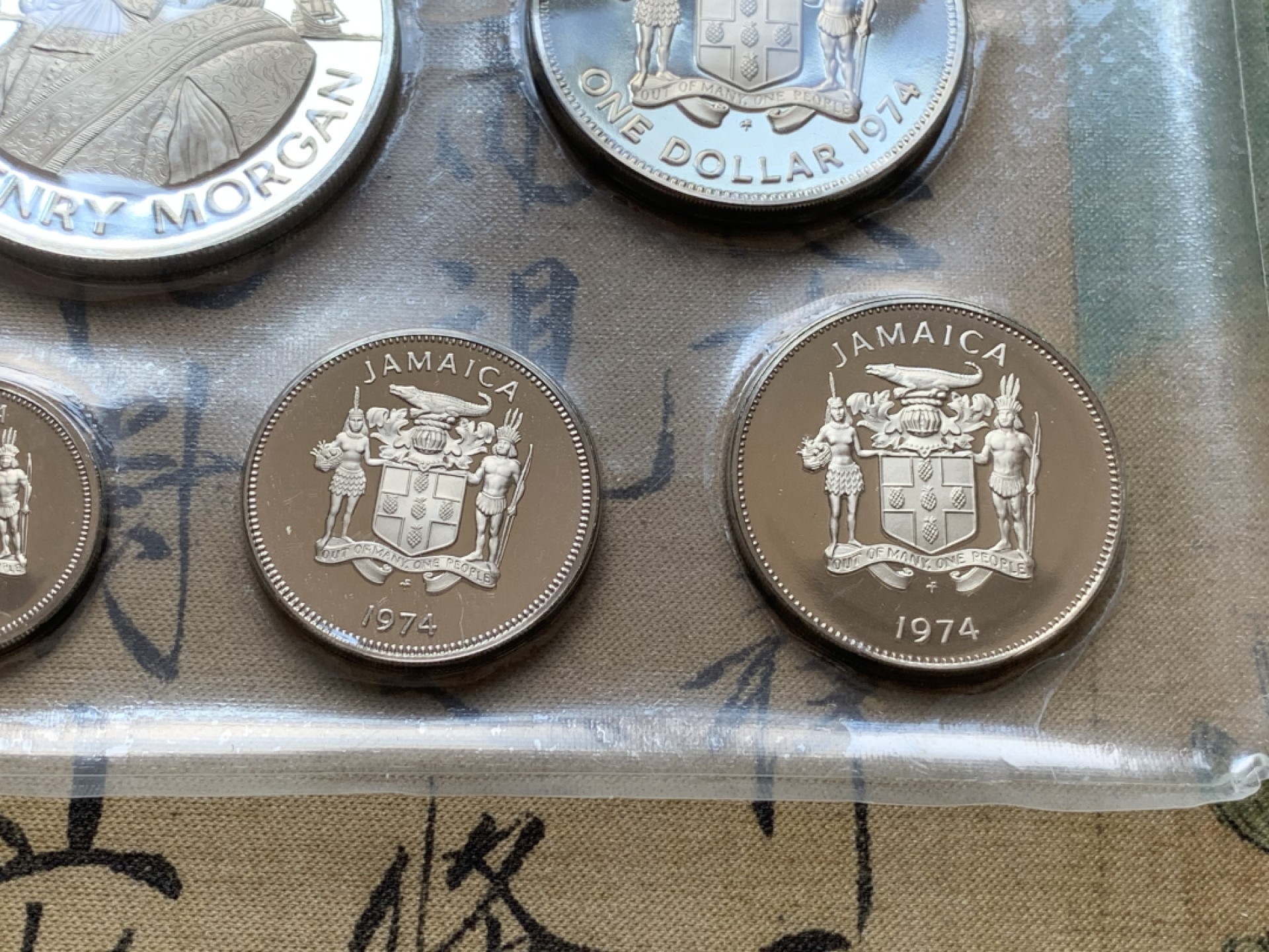 《竞宝斋》第79场-本周日，周一，周四3场拍卖（全场不限金额包邮） 原盒证书 牙买加1974年8枚套 封装套币 两枚大的是925银币 重90克左右