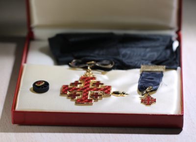 教皇国耶路撒冷圣墓骑士团勋章，铜质原盒，钥插针略与略章配套齐全最新版本